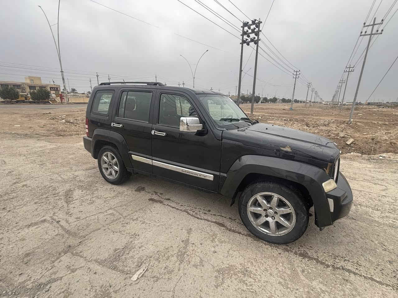 جيب لبرتي مديل 2010 رقم بغداد انكليزي باسمي السياره بدون صبغ فقط ضربه جاملغ وبنيد واصله الضربه للشاصي مكينه جديده كير خــير من الله تبريد بس منضومه جديده يرادله وبيه شويه نقوصات السياره السعر 60 هذا رقمي ***********
