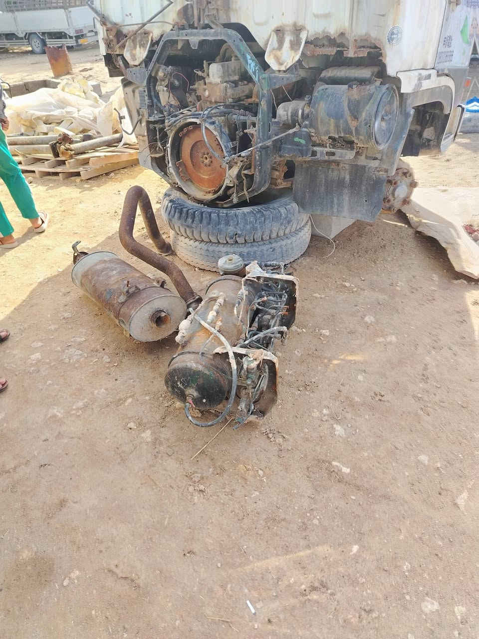 السلام عليكم ورحمة الله وبركاته
كصه مال هينو كاملة 
مكينة 70 #سوبر بلجيس،
القمارة يسرة بلاد كامله ومكمله عايزة بس،صبغ
كير نضيف 
اكسن نظيف
ويلات وتايرات كامله 
حدادية كامله من كل النواحي 
صالنصة وبطل هوى
مكاني نجف
للاستفسار اكثر الاتصال ع الرقم

***********
