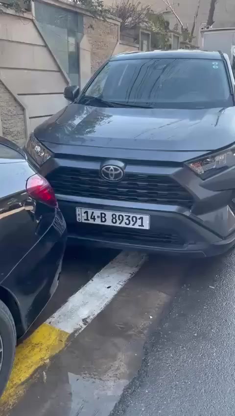السلام عليكم اخواني الكرام سعر كلش مناسب
تويوتا راف فور  موديل 2022 
حادثها من امريكا موضح بالصور
 فئة LE 
رقم بصره ب اسمي 
تحويل ثاني يوم 
السيارة ومعمره بيه 4 قطه تبديل ولباقي مكفول ابعيها مكلوب ومعمر وليريد يعرف التبديل والبارد موضح بفيديو 
ماشيه 70 الف حقيقي كير مكينه تبريد حداديه جدد 
السعر 127  بيه مجال بسيط 
مكان السياره بغداد الشعب  
للاتصال  ***********
