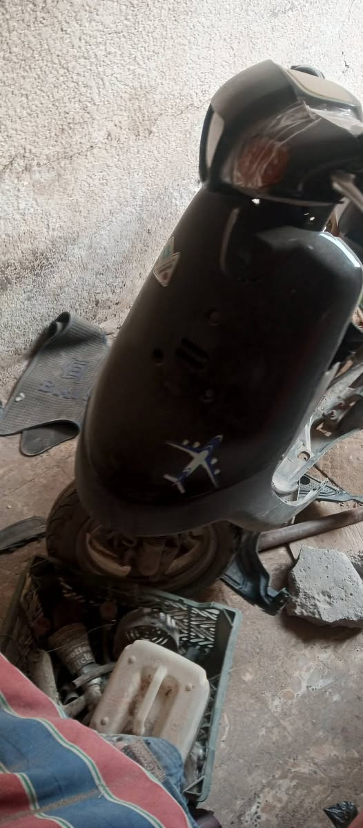 بطه 2003 متروكه مكينه برغي ممفتوح بيها وغراضها كاملات كلهن فجئ طفت وتركتها صار سنه اريدها ب150قفل مكاني كربلاء حي الرساله ***********
