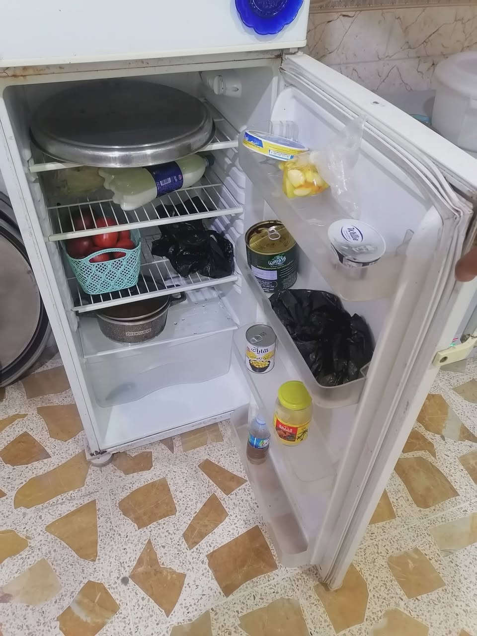 سلام عليكم مجمده اسمه كيلون نضافتهه شوفت عينك كلش نضيفه وفول ابروده وثلج سعرهه 150 وبيه مجال
***********
