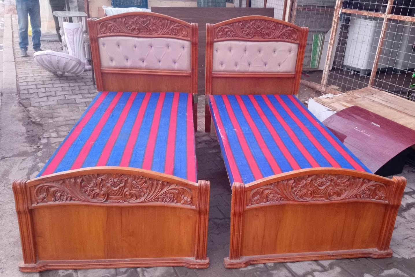 غراض للبيع المحموديه  عنواني لمحل  شارع مقيم مقام صراي قرب مكتبه مهندس حيدر 
***********
***********
