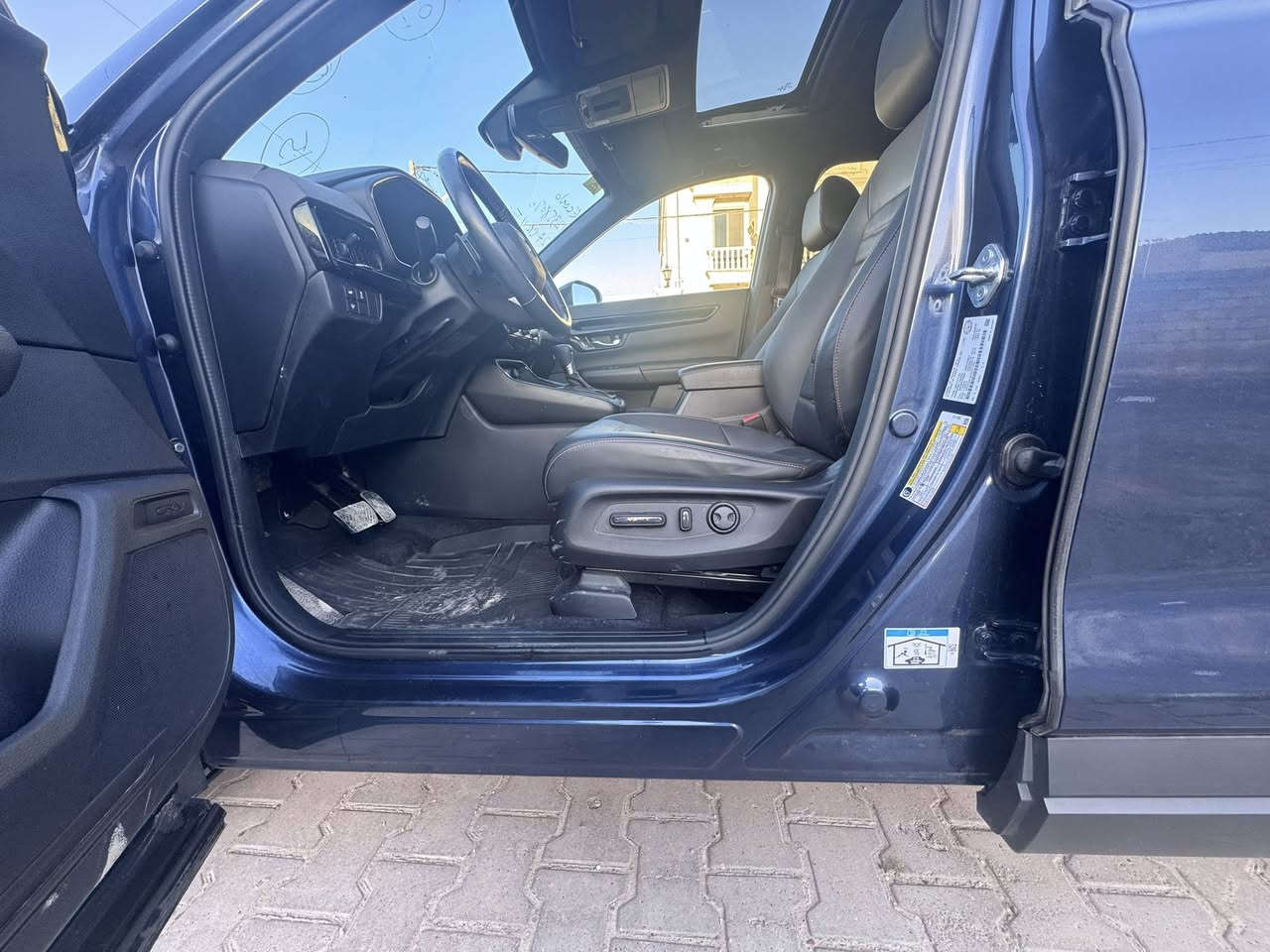 هوندا CR-V هايبرد  موديل 2024
 صنف ( تورنك ) اعلى صنف 
لون گحلي او متعدد الالوان 
محرك 2000cc هايبرد اقتصادي. 
دخول جديد 
أضافات 
دفع رباعي 
ثلاث حالات قياده
فتحة بالسقف عدة حركات 
رادار 
مانع تصادم 
تحديد مسرب 
سمارت كي بصمة تشغيل 
بصمة فتح أبواب 
بصمة فتح صندوق الخلفي 
كراسي جلد 
كراسي كهرباء 
ميموري كراسي امامية 
مانع تجاوز بالمري الجانبيه
تشغيل عن بعد عن طريق الريموت
حساسات امامية
حساسات خلفيه 
تدفئة مقاعد اماميه 
تدفئة مقاعد خلفيه 
أضوية أمامي led
اضوية خلفية led
هاند بريك كهرباء
كاميرا خلفية 
حساس مطر 
( صبغ دعاميه اماميه فقط )
بدون دواخل 
صور الحادث مرفقة 
عداد السياره 38 الف 

السعر 225 ورقة 

 اعتذر عن المراوس بيع فقط 
للاستفسار الاتصال 

‏‭***********‬
