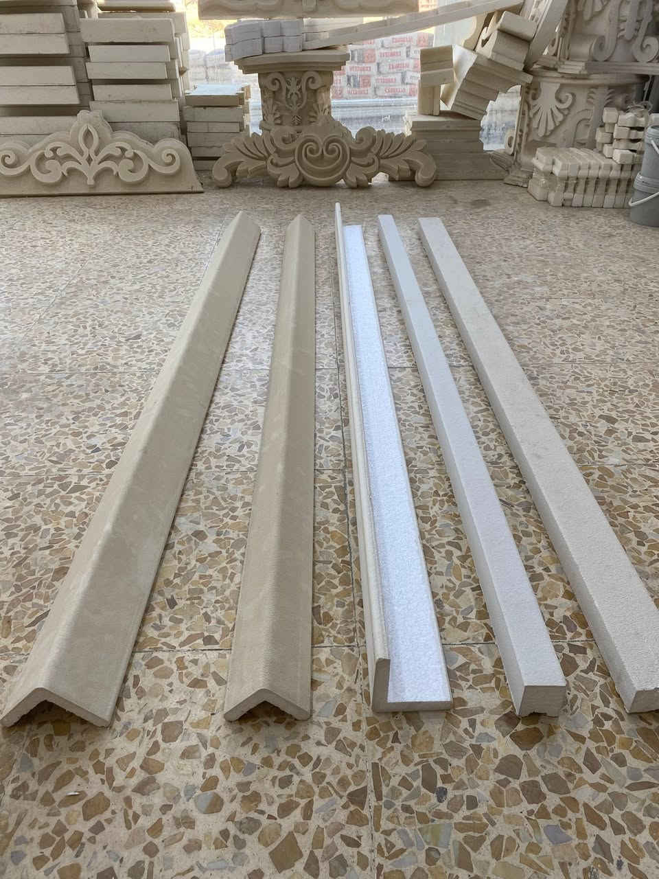 واجهات فوم تطعيم
السلام عليكم فوم تركي واجهات 
كل الاشكال متوفرة تاج ومشطب وكوبلن ونقشات وزاوية 
للاستفسار ***********. العنوان شارع ابواياد سيراميك
