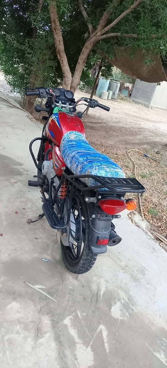 السلام عليكم دراجه بوكسر  للبيع موديل221 اوراق مكفوله للستفسار ***********
