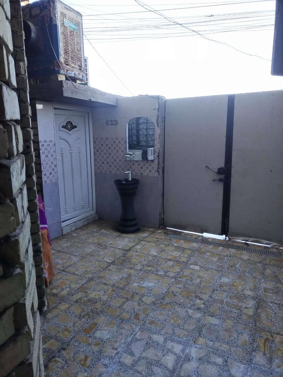 السلام عليكم
١٠٠ متر طابقين زراعي قرار ٢٥بناء درجة أولى للبيع
🟥 خدمات المنطقه كامله عدا التبليط 
تفاصيل البيت مدخلين يحتوي على ٣ غرف نوم كبيره
وواحده من الغرف سويت
الطابق الأرضي يحتوي على
استقبال وهول داخلي وحمامات عدد٢
مطبخ حار +مطبخ بارد غرفة نوم كبيره
والطابق الاول يحتوي على غرفتين كبار واحده منهن سويت وهول داخلي بين الغرفتين مساحته واسعه
موقعه 🚩
بغداد الدوره ابودشير مجاور الحي الصناعي يبعد عن الشارع العام ٧٠ متر تقريباً
خامس بيت عن الركن و التبليط
للأستفسار اكثر
*********** واتساب
*********** واتساب
