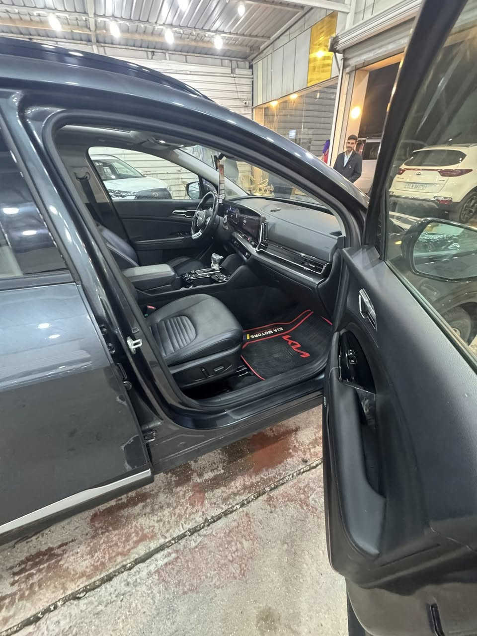 🌹🌹تحية طيبة🌹🌹
سبورتج 2023 برستيج فول الفول 
اربع كامرات 
حادثة جاملغ امامي تبديل نفس الون 
وجاملغ خلفي بارد 
حتى الدعامية نفس الون شاديله 
السياره بدون قطرة صبغ 
شاصي لغد مكفول 
ايرباك بردة 
مكينة 2500 المرغوب
رقم بغداد الجديد باسمي 
ماشية 23 الف 
السيارة كلش جديدة اي نقص مابية 
صور الحادث مرفقة 
السعر 198 ورقة او مراوس 
مكاني بغداد معارض الكريعات
***********
