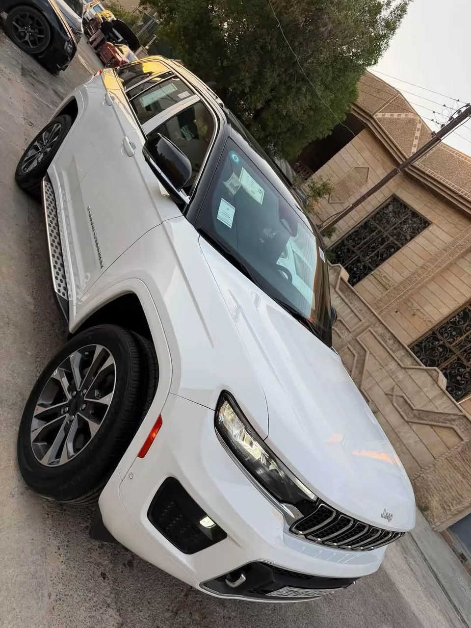 السلام عليكم جيب اوفر لاند خليجيه شركة هارمن خمسة راكب محرك ستة سلندر السيارة فول مواصفات واحد على واحد السيارة مكفولة كفالة عامة السيارة اخت الزيرو موديل 2024 خمس كامرات جكات كراسي كهرباء+خزن مومري+تدفئة تبريد كشنات +ناظور ليلي+كشنات جلد +بردات خلفيه+غراض الشركة كلها موجوده +فتحه سقف بنوراما +صندوق كهرباء +حساسات جانبيه +نقاط عمياء +حساس خلفي امامي+بصمه تشغيل عن بعد +سايد بريك كهرباء والسيارة بيها مواصفات اكثر والسيارة رقم بغداد وبأسمي 
والمكان السيدية 
والسعر 462$
وهذا رقمي ***********
