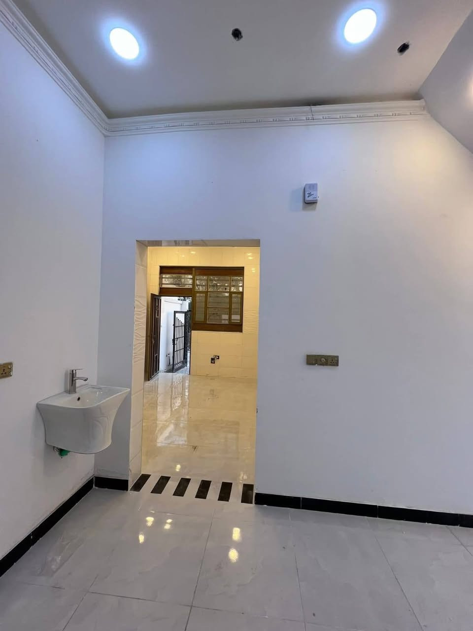 أسعد ألله أوقاتكم بكل خير 🏢
اللاستفسار📲***********

دارين سكن للبيع بقمت روعه 🏭
كل دار المساحة 120 م
بناء حديث شقل درجه أولى👍
على شارع 10م 
كافت لخدمات متوفره 

محتويات البيت ⬇️

دوانيه
 صاله
 مطبخ
- غرف منام عدد 2 
- صحيات خارجي وداخلي

نوع العقار طابو زراعي
بأسم عراقي سند 25
الموقع راقي ⚡
البصره أبي الخصيب العوجه 
شارع الوصطي مقابيل مستشفى صيني 
كل هاذ جمال وترتيب
بسعر 65 وبي مجال لشراي
اللاستفسار 📲 ***********
