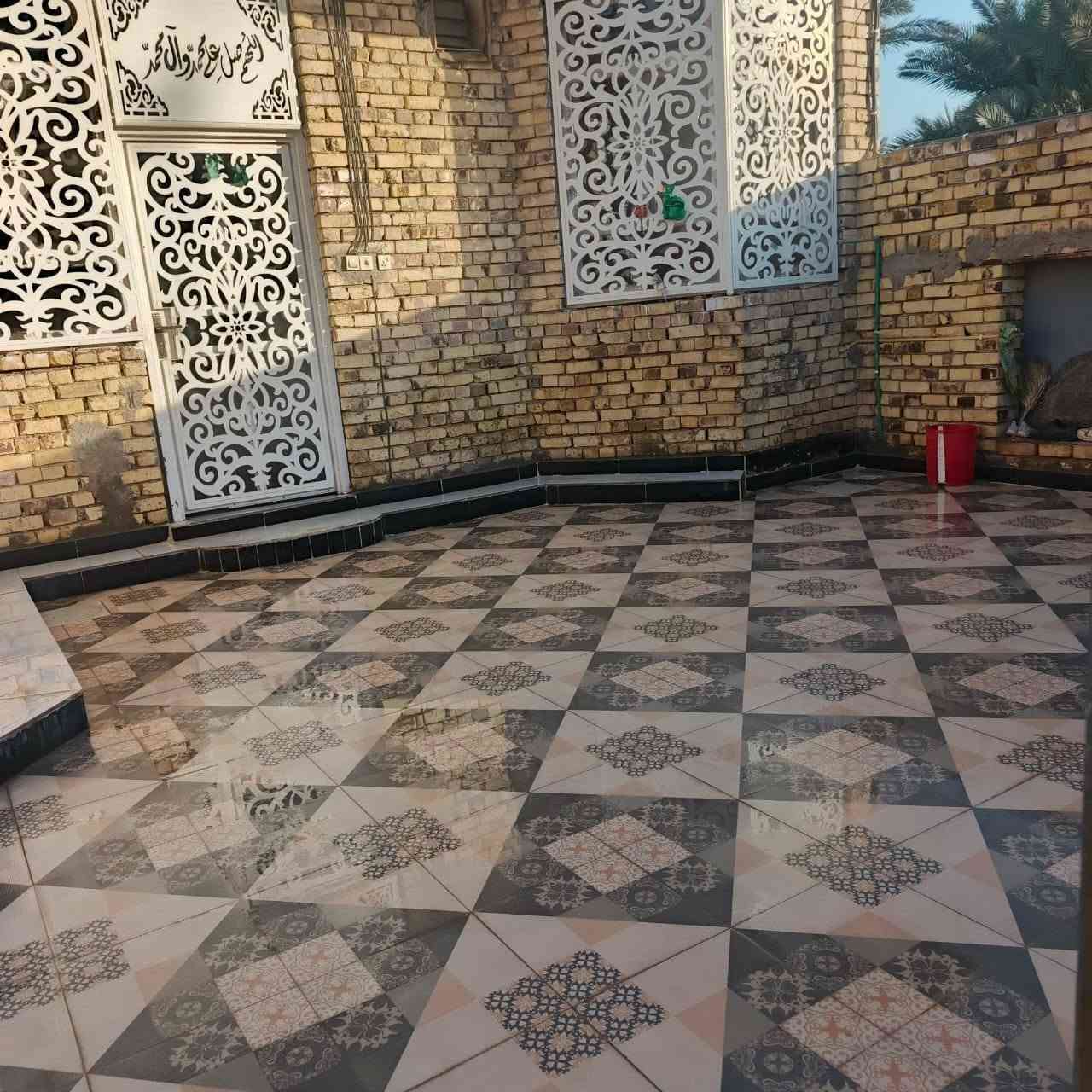 🏠✨️بيت للبيع في حي الفرات🏠✨️
🏠✨️بيت بناء جديد حديث  بخريطة راقية   مساحة 250 م
زراعي سند 25، صنف الطابو  (بستان)  في سند الطابو 

# بتلو كونكريت وسقف كونكريت درجة أولى... كل  المواد درجة أولى 
# غرفتين نوم كبيرة 
#  ثلاث حمام سيراميك راقي 
# مطبخ حار سيراميك راقي  ومطبخ بارد سيراميك راقي 
# براني ٧م
# صالة 11متر
# حديقة
# كراج سيارة
# ارضية بورسلين درجة أولى
#  كل مواد البناء والتسليح والتشطيب والصحيات والأبواب راقية افضل نوعية 

# جدران الطابق الثاني  شبه كاملة...
# خدمات كاملة واصلة ماء وكهرباء ومجاري وتبليط .🏠✨️ 

حي الفرات،
منطقة  ال خليفة. ***********

