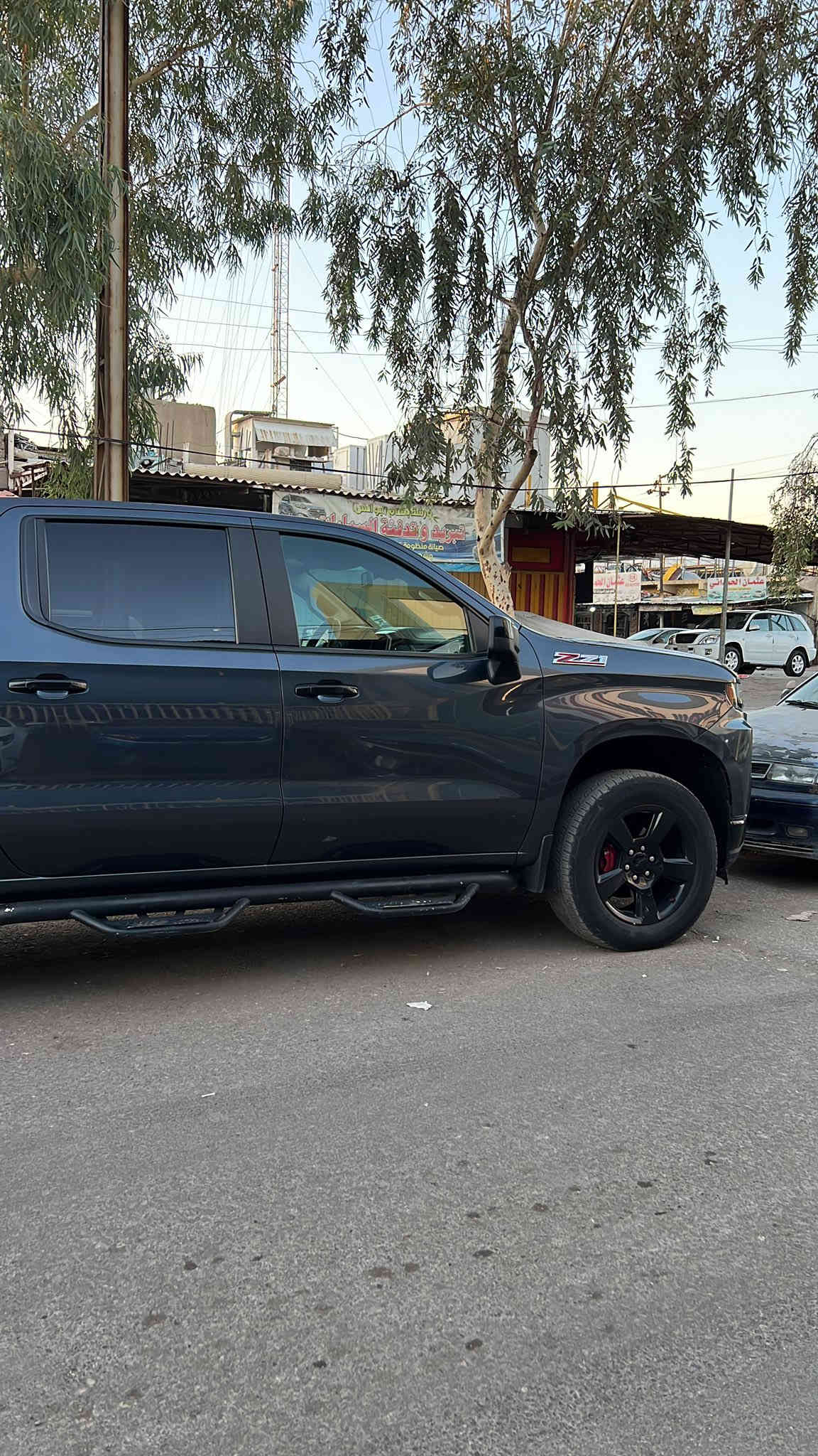 السلام عليكم سلفرادو 
موديل 21
باب طويل بدي قصير z71
قطعتين تبريد دبل اكسل كشنات جلد
محرك v8
ضرر 3 قطع بدون ايرباك
عداد المسافة 64 كيلو متر
قبغ بدي جلد
دشبول إلكتروني ديجتال
السعر 265
رقم بغداد باسمي
***********
