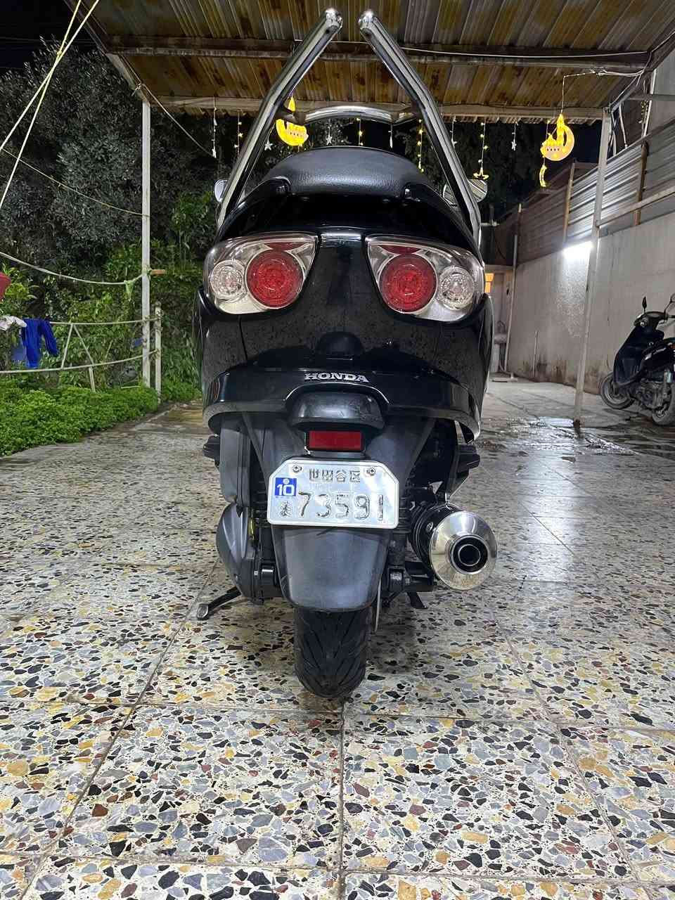 السلام عليكم رمضان كريم  للبيع فورزا 0/8 كرستال بيهة غراض تزويد دوسات وصالنصة نفس الماركة وجهاز انذار ستان حساس 7 كير 4 تحويلات كاملة من كلشي دهن كلة امزويل ومي زيتي وبانزينهة فقط محسن مكاني بغداد الزعفرانية السعر 1400 الشراي يتصل ***********
