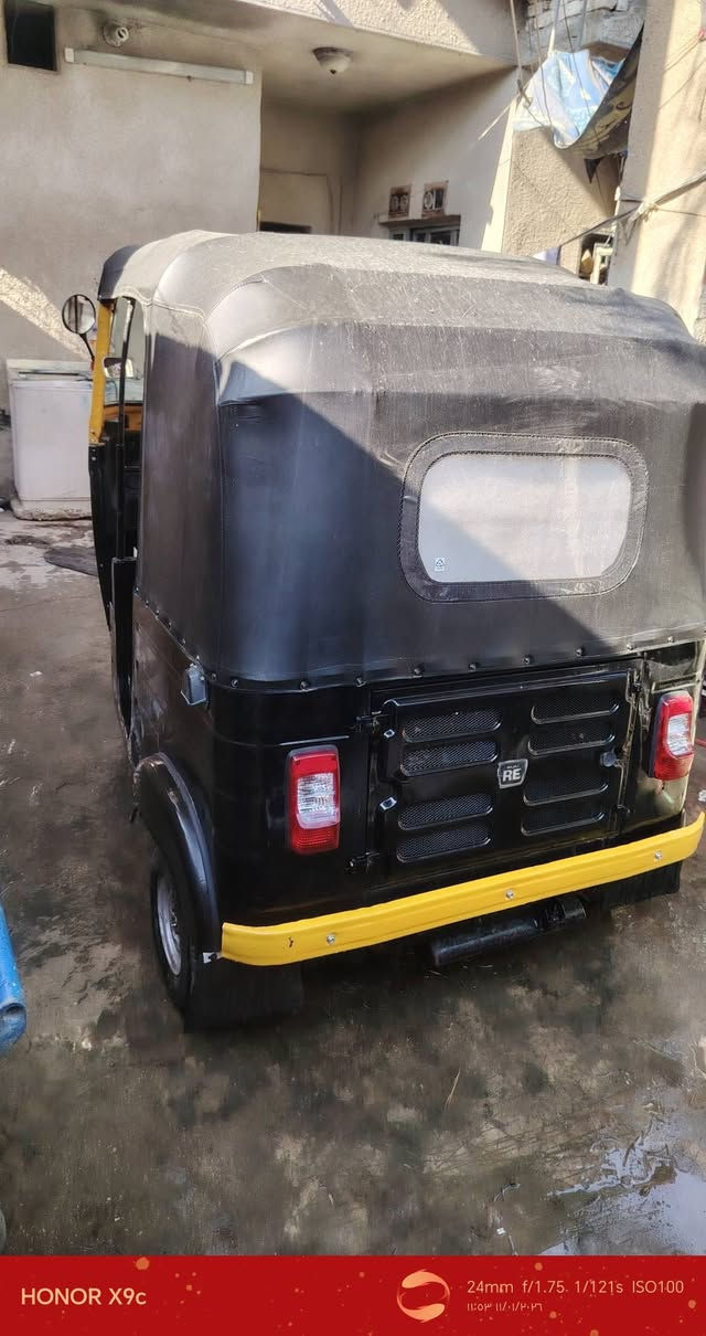 السلام عليكم تكتك موديل 15 َمحدثه ع 18 مكينه نضيفه  أوراق كامله مصبوغه عام الجماليه الشري يخابر ***********
