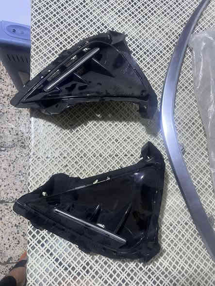 اماميه يمنه اصليه السعر ٢٥ الف 

 هوائيات دعاميه يمنه ويسره أمريكيات لماع زوج 

السعر ٤٠ الف 

كاعيات فورتي تخمين أصليات بعدهن لك سعر التخم ٣٠ الف 

مطريات نكيل تخمين سعر التخم ١٥ الف 

العنوان بغداد بيهن مجال ***********
