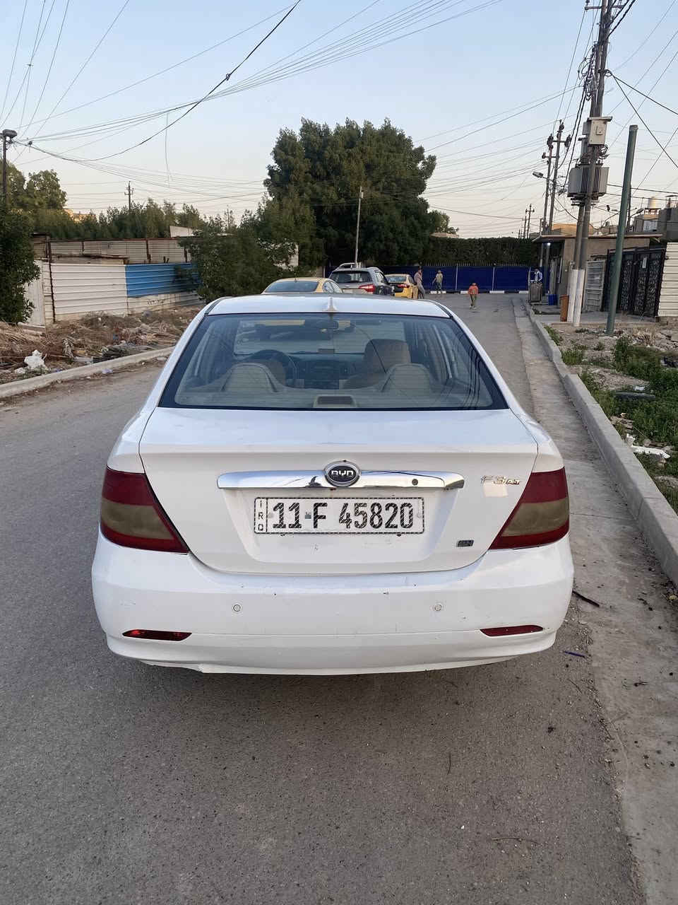 بي واي دي F3 كير اوتوماتيك المرغوب  گير ومكينه بلادي موديل 2012 سياره كامله من كلشي مكينه تبريد ثلج  صدر ترايهه حلو سنويه باسمي مشروع وطني وين ميعجبك حول رقم بغداد انكليزي الجديد صبغ بس جاملغ خلفي والباقي كفالة  سياره دواخلهه حلوه مواصفات السياره معروفه مكان سياره بغداد سعر 63 وبيهه مجال للاستفسار ***********
