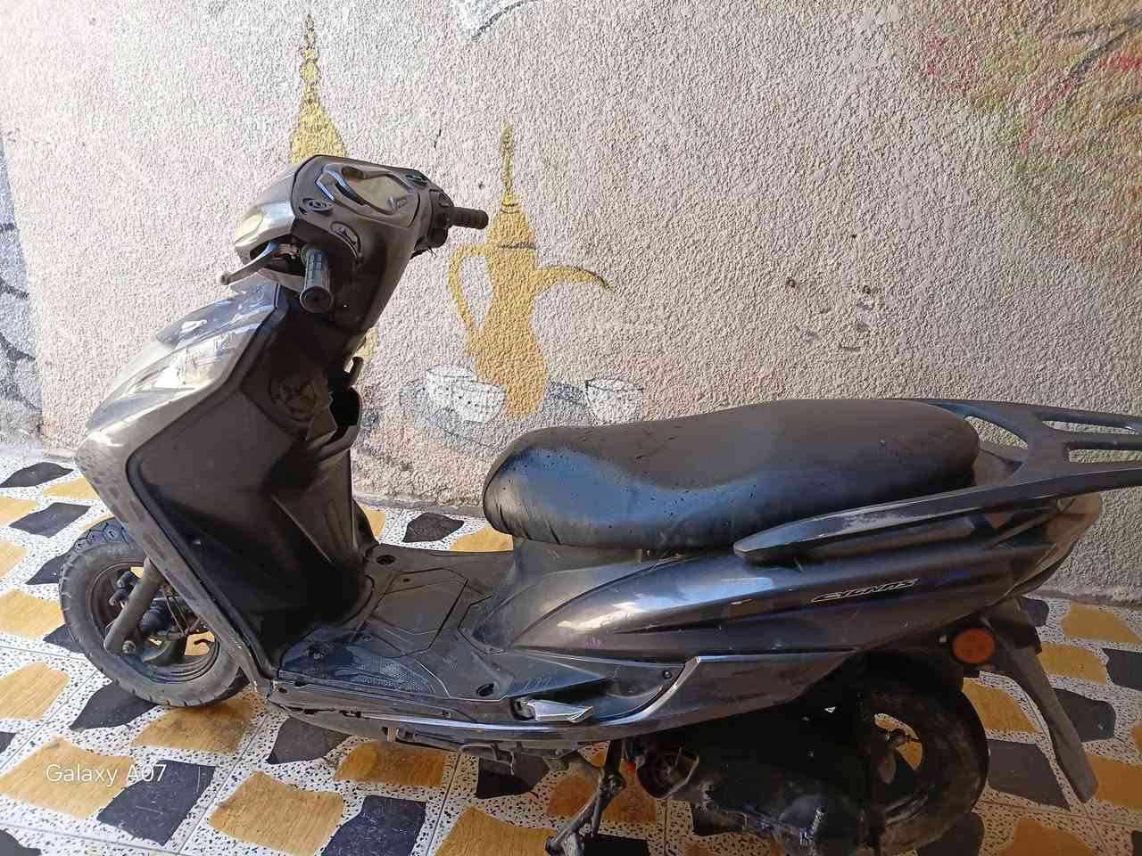 دراجه سكنس للبيع 
ماعوزلها شي 
كرهبايات كلها شغاله سلف نكره  وحده وهندر دراجه رزنه
السعر ٣٥٠بيها مجال  
ستفسار ‎0788 920 0878
خاص متواجد
