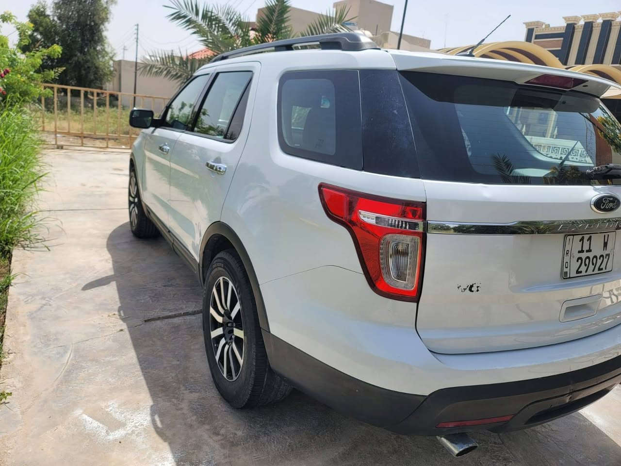 Ford Explorer2013  xlt فورد اكسبلور 
بيع او مرواس مع بوليسي 
ماشيه140 الف ميل  حقيقي 
السياره بدون حادث بيها صبغ ٣ قطع بدون معجون بدون دواخل بدون تبديل فقط رش
المواصفات : 
-تحديد مسار
-زينون
-تحكم لمس
- مكينة ٦ سلندر 
- ٧ راكب
- ٣ قطع تبريد
- داخل لونين 
- تحكم ستيرن 
- شاشة كاربلي
- كاميرا خلفية دواره
ـ ارضيه مدوشمه
- كير ومحرك وتبريد وكبريائيات بشرط كفاله عامه
السياره بسمي تحويل بنفس اليوم 

السعر 130 وبي مجال للشراي  
المكان ديالى المقداديه 

الرقم: ***********
