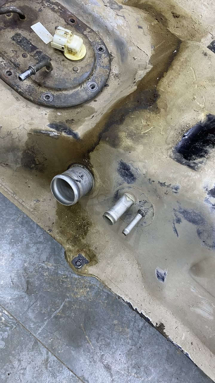 السلام عليكم تانكي بانزين توسان 2006 بانزين السعة تقريبا 60 لتر بلادي مابيه كسر او اي شيء فقط خلل بقاعدة الفيت بمب شادين براغي طوال و زارفين التانكي من فوك من جهة البراغي ، للبيع بسعر 50 الف العنوان كركوك ( جهة المبخرة سليمة بالشرط ، فقط جهة قاعدة الفيت بمب بيها مشكلة )


**إذا كنت صاحب هذا الإعلان وتريد حذفه لأي سبب، رجاءا أرسل رسالة إلى الدعم الفني**