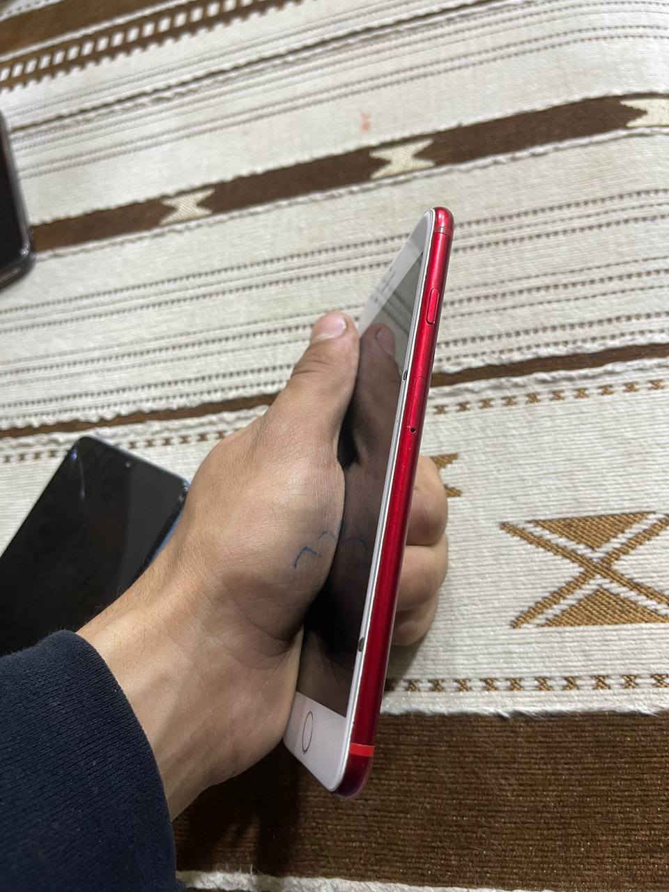 السلام عليكم ايفون ٧ بلص كله شغال بطاريه  ١٠٠ وبلاد  كله شغال شرط  سعره ١١٠ بي مجال ***********
