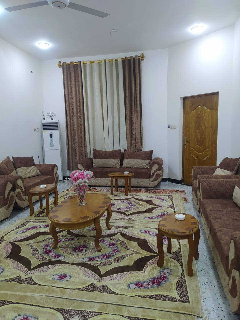 #اسعد_الله_اوقاتكم_بكل_خير⁉️👋

دار سكن للبيع 🧿🧿 

#المساحة::300متر

#العنوان:: البصرة أبو الخصيب حمدان قرب المستوصف 

#جنس_العقار::طابو مالك صرف زراعي باسم عراقي سند 25 وكالة ونصخ من الطابو ومكاتبة من المالك مباشره 

#يحتوي:: البيت على غرفتين٢ منام كبار 
وديوانية 
وصالة ومطبخ 
وصحيات داخلي وخارجي وكراج سياره 

طابق ثاني ✅ 
غرفتين وصالة 
وصحيات 

شارع 10م ركن البيت 

جميع الخدمات متوفرة ماء كهرباء مدارس نت كلشي قريب على 
#السعر((220مليون وبي مجال))
#اللاستفسار:: إلا تصال على الهاتف ☎️📞 
☎️((***********))☎️
               محمد
