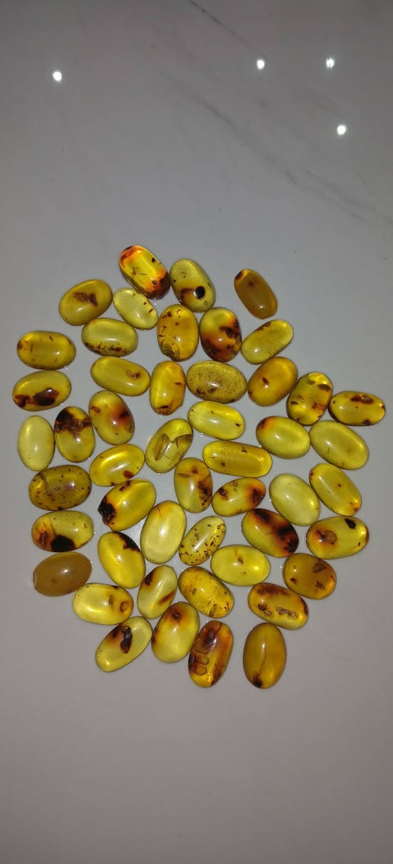 فصوص خواتم كهرب حر 
طول اصغر خرزة ١ سم 
سعر الحشرية 20 ألف وغير الحشرية10 الاف


**إذا كنت صاحب هذا الإعلان وتريد حذفه لأي سبب، رجاءا أرسل رسالة إلى الدعم الفني**