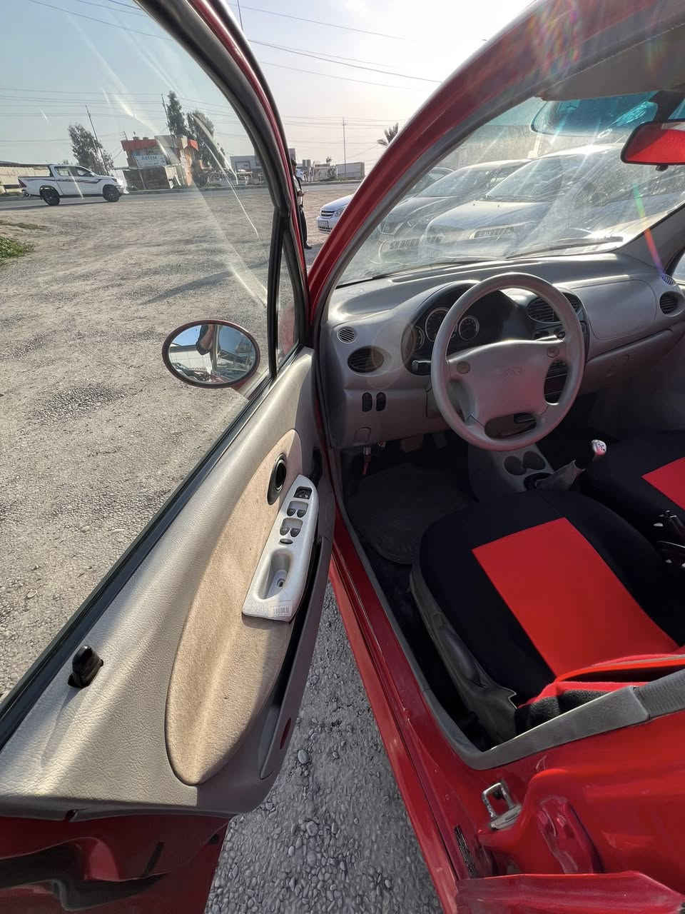 كيو كيو
2009
 رقمها الماني 
كيرها عادي واوتو 
وياله وتايرات جديد 
لايتات جديد 
كهربائيات شغال كامل مكمل
بيها قطعتين صبغ بدون حادث 
مكينه بيها دخان 
السياره كلش حلوه وبناتيه تصير للبيت 
***********
