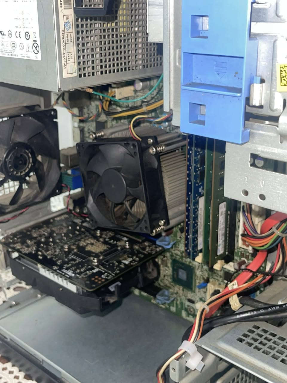 ملاحظة البيع تفصيخ وكامل بالحالتين ابيع✅
سستم دلم بمعالج core i5 3550th
المعالج مع المبرد ب٣٥الف

Inno3d GTX 1050ti مبدل معجون ونظيف جداً
الكرت سعره ٧٥الف

Power:275w
البور سعره ٢٥
Power :200w
20الف بور 200واط

Ram:متوفر 2*4
هذا ب  ٢٠الف

ايضاً متوفر 2*2
 هذا ب ١٥الف

شي اكيد ddr3 
مبرد انتل ستوك١٥ الف
مبرد رايزن ستوك
معالج R5 2600x عاطل وتصيلحه بنات عدلتها هوه والمبرد ب ٤٠الف المعالج فحم بيعته


**إذا كنت صاحب هذا الإعلان وتريد حذفه لأي سبب، رجاءا أرسل رسالة إلى الدعم الفني**