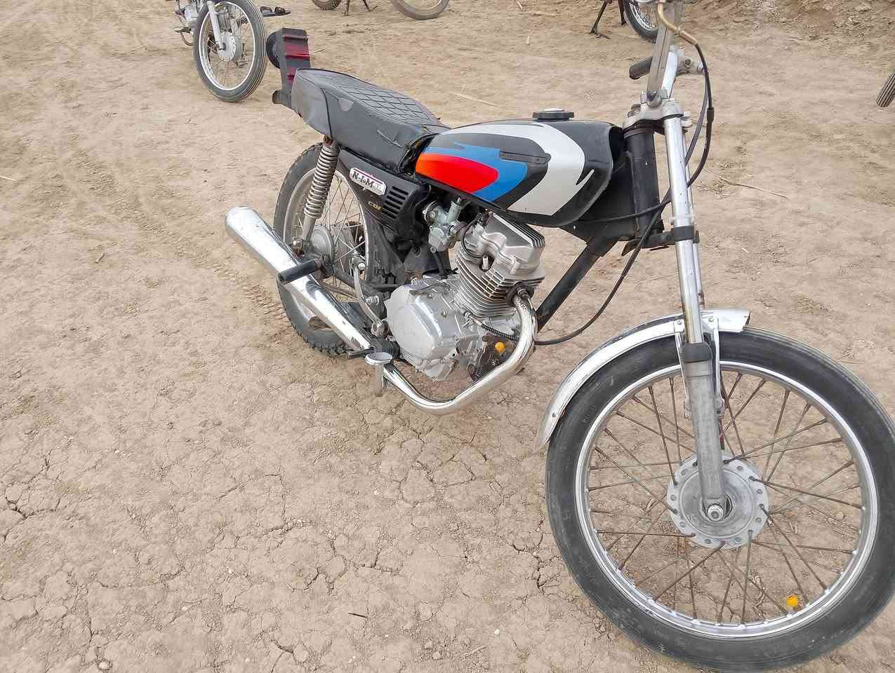 سلام عليكم دراجه موديل 23
مكينة شلامجه لادخن ولا تنقص مبدل بيها بس ولفات 

الدراجه شوفت عينك ماناقصه شي السعر 350 وبيها مجال قليل 
العنوان /الديوانيه قضاء الشاميه منطقه الحفار


**إذا كنت صاحب هذا الإعلان وتريد حذفه لأي سبب، رجاءا أرسل رسالة إلى الدعم الفني**