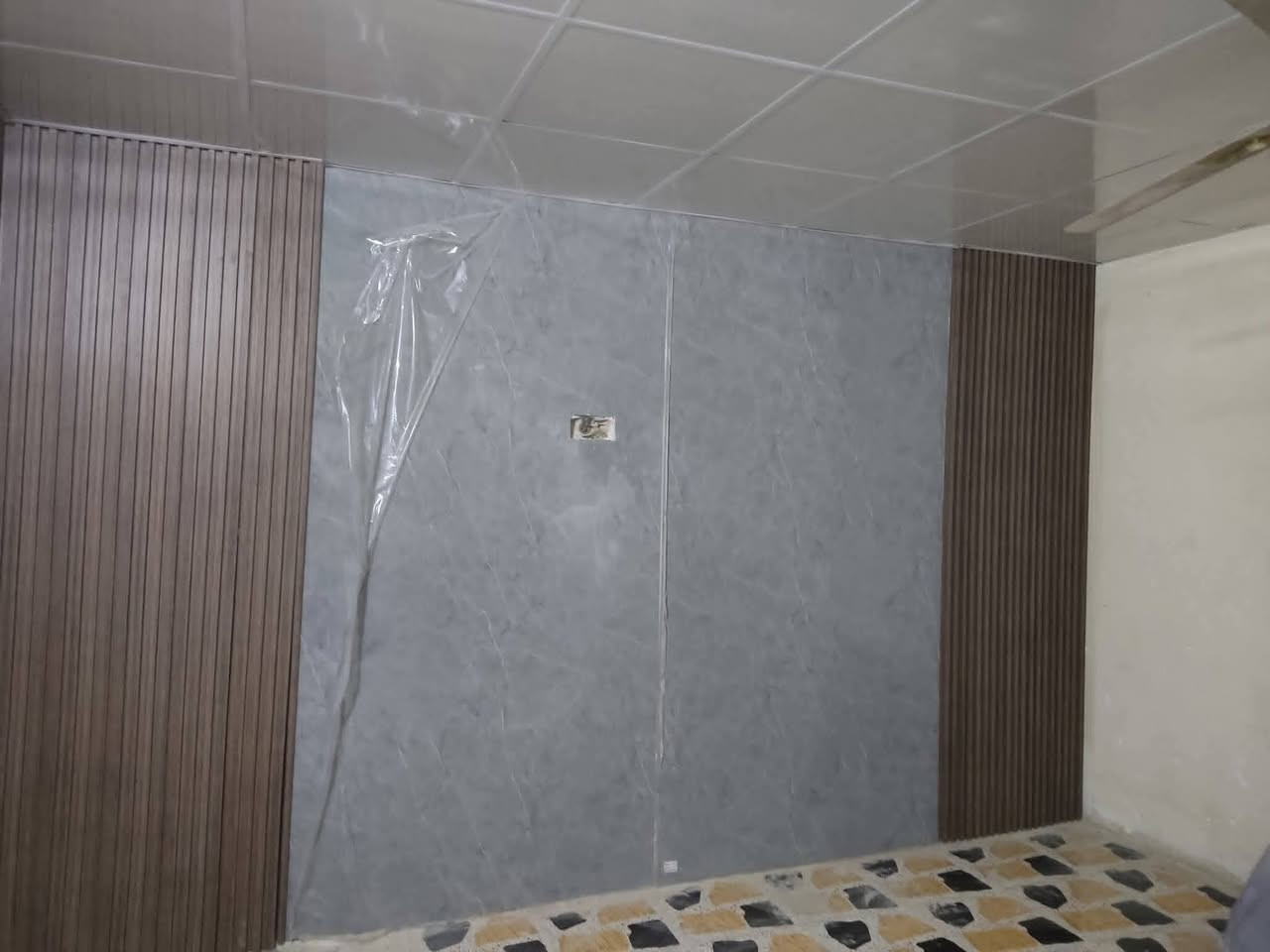 تغليف جدران بديل خشب او بديل الرخام او اشرطه بلاستك   وتغليف الأرضيات عمل جوده ودقه عاليه
***********
تغليف جدران بديل خشب او بديل الرخام اوتغليف الأرضيات عمل جوده ودقه عاليه اشتغل بكل المحافظات
