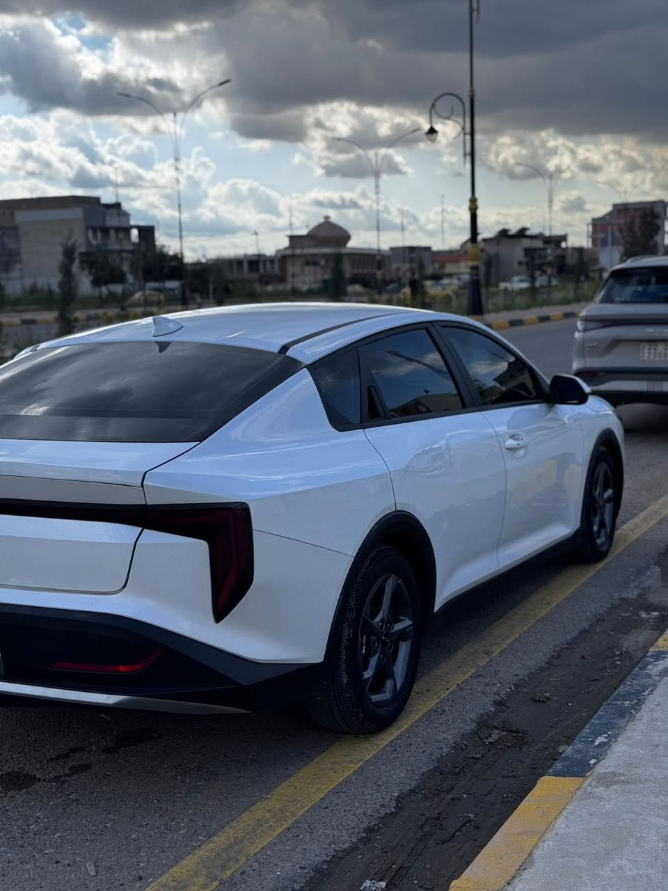 بسم الله الرحمن الرحيم
Kia. K4 .2025
مرقم كامل السياره باسمي رقم اربيل 
ماشيه 10 
موصفات lxs

بصمه 
دخول ذكي 
ردرات فتل 
كامره دواره 
شاشه متصله 
قياده شبه ذاتيه 
ويل كب 
السياره نضيفه كلش 

الحادث جاملغ خلفي فقط 
شرط بدون داخل في الحوض 
بدون اربك 

السعر 175 $
للتواصل على الرقم ***********
🔴موصل
