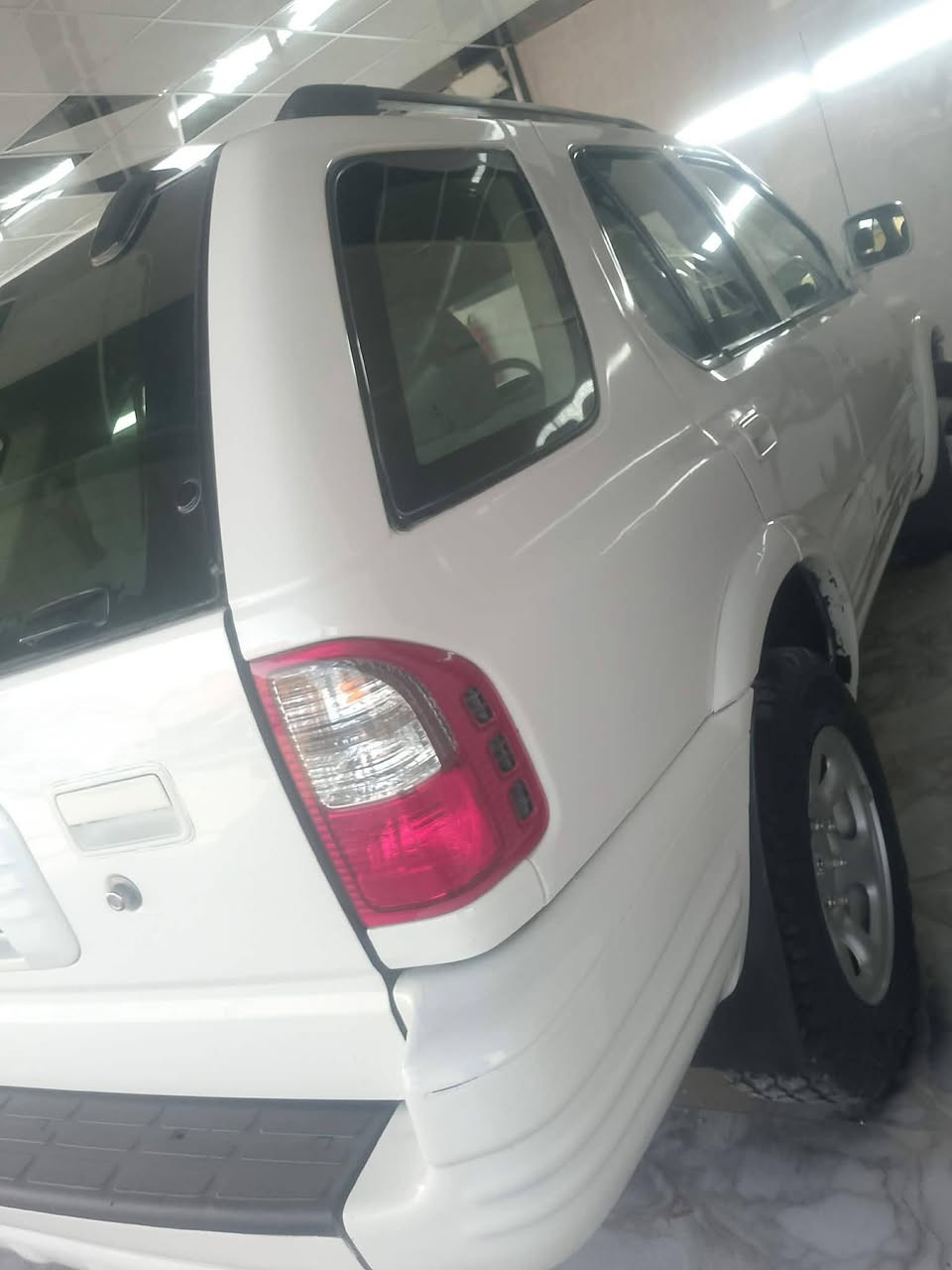 ازوزه موديل ٢٠٠٢ محرك ٦ سلندر مكفول رقم اربيل دولي اباسمي هزه براد كلها جدد تحويل او وكاله حاضر سياره ابلاديه مال جناي السعر ٦٩ وبيها مجال *********** و ***********
