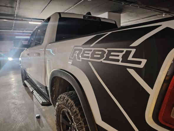 Dodge ram 2022 rebel
دۆج رامی مواسەفاتی ڕەبێڵ فول فول 
پانۆراما 
ڕادار و کامێرای 360
ئۆتۆ برێک
ڕادار
8 پستۆن
شاشە گەورە
90,000 km ڕۆشتوە
فول فول ئەو مواسەفاتی بە مێشکت ناێت تێیدایە
زۆر کەم ڕۆشتوە یەک دەستە
ڕەنگی سپی و سپۆڕتە
سەیارەکە 8 پستنە بێزارە لە قوەتی
تایەیی جەبەلی بیلادیە
کتابی یاسای جام ڕەشی لەگەڵە
هەزە و سەنەوی و ژینگە و ڕێگەو بانی نوێیە. 
بەناوی خۆمانە. 
سەیارەکە کلین تایتەڵە 
داوای 46،000$
بۆ زانیاری زیاتر تلفون بکە 
0750 468 7750 أربيل
