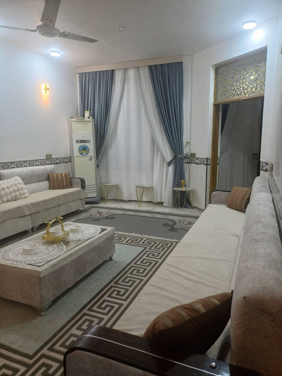 السلام عليكم بيت بداية حي المشتل ع شارع الرئيسي مال معرض الجوهره مساحه 200 متر بناء حديث طابقين يحتوي ع 4 غرف كبار رقم العقار 3174 تفاصيل اكثر مراجعة صاحب الدار ***********
