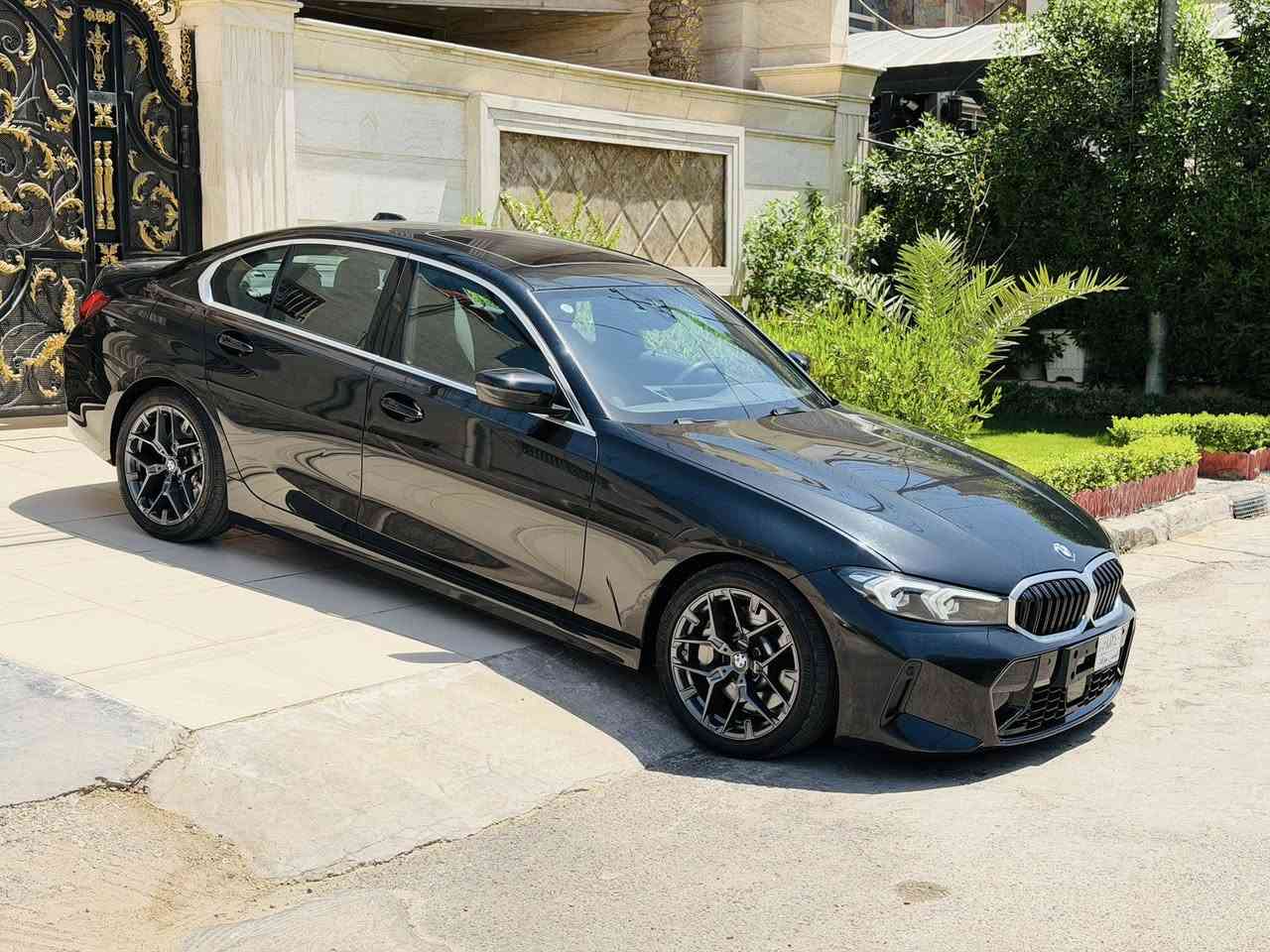 للبيع
BMW 330i 2025 
السيارة استيرادي الشخصي ودخول جديد 
تترقم جميع المحافظات حتئ اربيل 

بيها ربع الجاملغ الامامي صبغ فقط 
ماشية 18 الف ميل
داخل LED متغير
كشنات خزن
تدفئة تبريد 
نقطة عمياء
رادار امامي
صندوق كهرباء 
مري شفط 
عنواني بغداد 
للاستفسار 
***********
