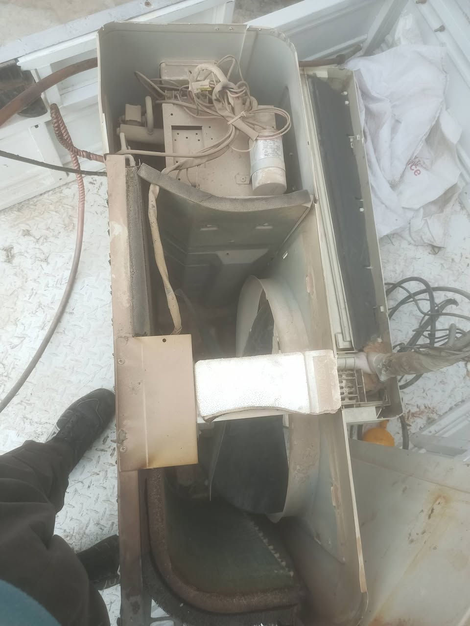 سبلت للبيع صار حريق بالترك وشويه وصلته نار بس جان شغال طنين دبل راديتر للاستفسار ***********
