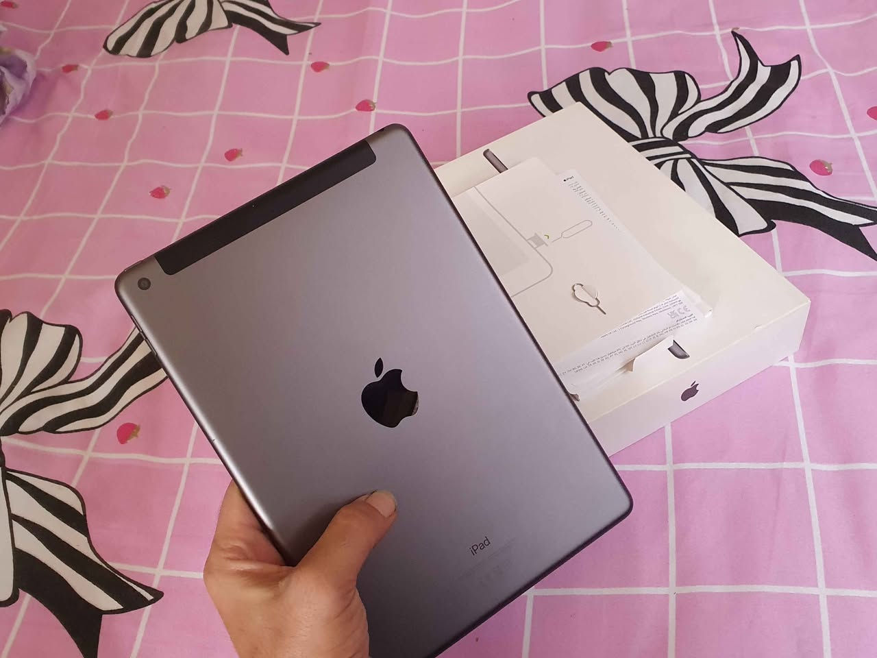 Ipad 9   64 مساحه
Wi fi وشريحه 
بحاله الزيرو مفهوش ختش 
معاه الكارتونه والشاحن والوصله وكل مشتملاته الاصليه كامله 
استخدام خفيف جدا
النسخه المميزه بتشتغل واي فاي وشريحه القاهرة, مصر


**إذا كنت صاحب هذا الإعلان وتريد حذفه لأي سبب، رجاءا أرسل رسالة إلى الدعم الفني**