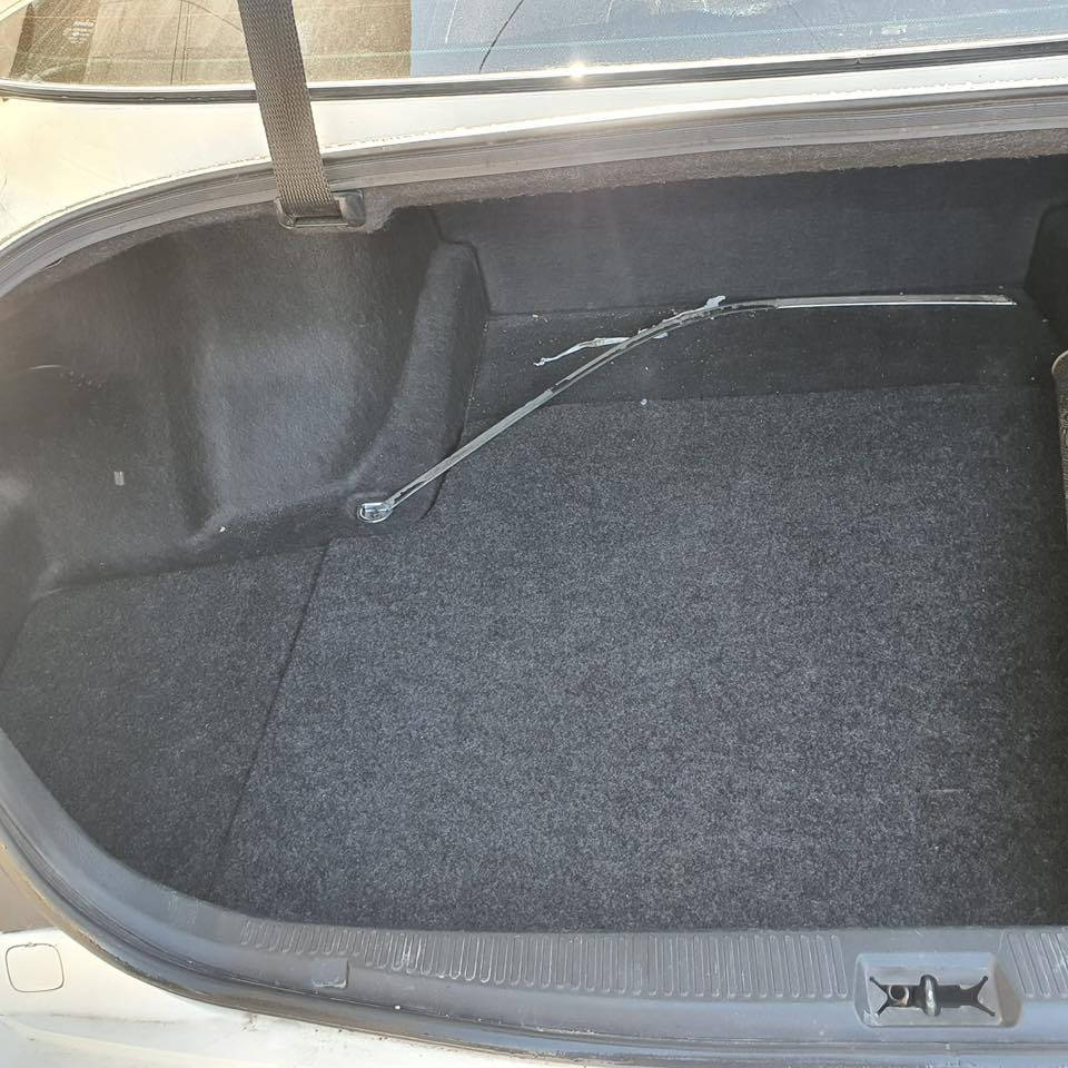 سلام عليكم شاهينه ادوات مسجله بلمرور وتم تسقيط رقم لها السياره مكفوله من الكص والسرقه والنتربول الاستفسار وباتصال ع هذا الرقم  *********** كوني مكلف للنشر السياره موديل 2005 والسعر ع الواتساب مكان السياره البصره معقل
