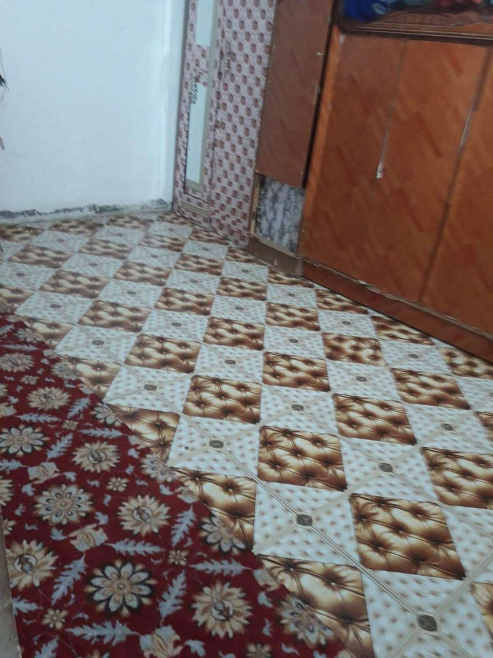 سلام عليكم
بيت طابو صرف للبيع
المساحة 100م مربع والفضله 20 م ركن على شارعين
العنوان الديوانية حي العسكري قرب جامع زين العابدين 
البيت مقابيل مدرسة
كافة الخدمات ماي، كهرباء، مجاري، تبليط

يحتوي البيت كالاتي

استقبال 4*6
صاله4*6
غرفة4*5
مطبخ 4*4
حمام داخلي 2*4
صحيات خارجيه2*1.5
طارمه2*8

ملاحظة /أساس كونكريت، البناء طابوق، السقف عكادة، السطح الشتايكر، بناء البيت في 2019

للاستفسار الاتصال *********** أسف على الإطالة. السعر خاص
