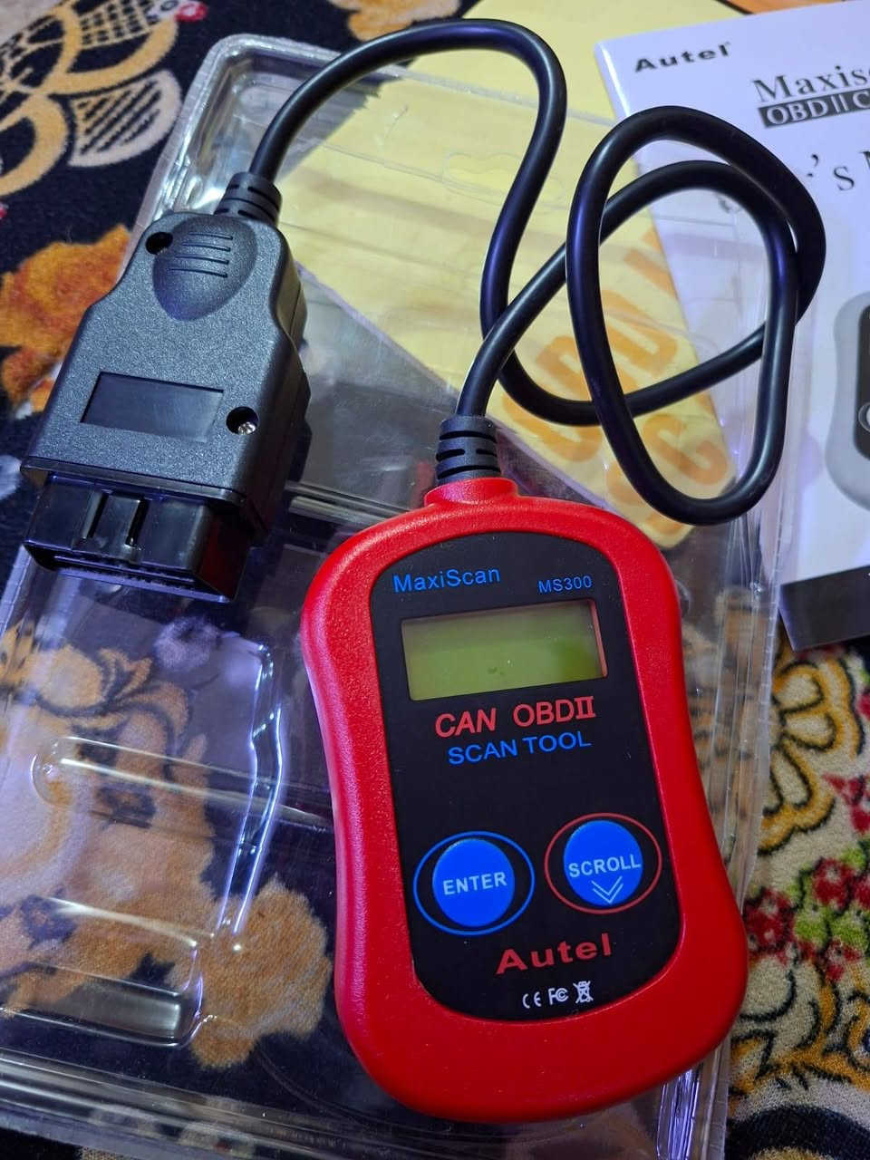 سلام عليكم شباب شباب لكيت هاذ ب صندوك امزون يقره كودات السياره و يمسح الكودات يشتغل على السيارات 2002و فوك جميع السيارات   اكتب سعرك وخذه و عندي توصيل جميع المحافظة 5الاف ***********
