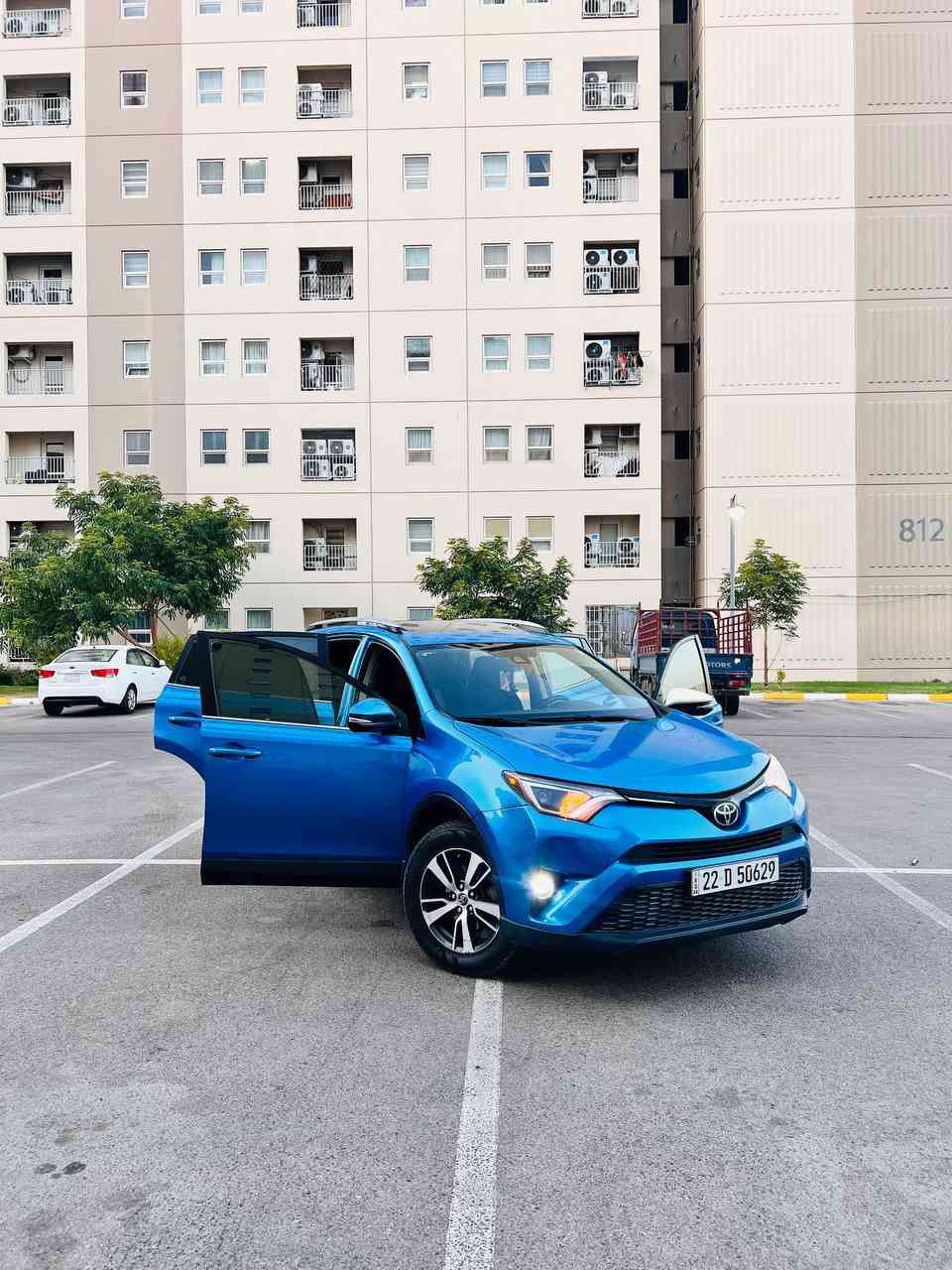 السلام عليكم 
السعر 170 وبيه مجال 
للبيع راف فور موديل 2018 XLE
وارد امريكي ضررهة جاملغ وبنيد ونفسه راجع  بدون صبغ 
ماشية 74 الف 
بصمه فتحه سقف رادار 
مثبت سرعه تحديد مسار 
فور ويل مانع انزلاق تحكم ستيرن 
جهتين
3 انظمه قيادة 
محرك 2500 
مكفوله كير ومحرك وكهربائيات 
تخم تايرات جديد صدر امامي خلفي جديد  
*********** بغداد, العراق
