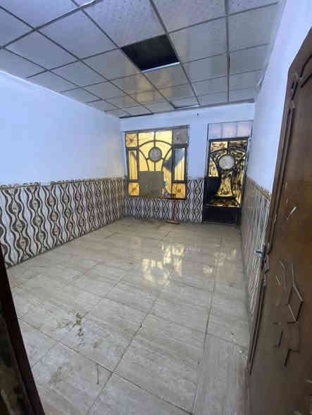 السلام عليكم بيت السريدات مربع الثالث 50 متر وجه 5 نزال 10طابقين سند 25  استقبال مطبخ غرفتين فوك يحتاج للغرف كاشي رايده 47 بي مجال 
للاستفسار 
***********
