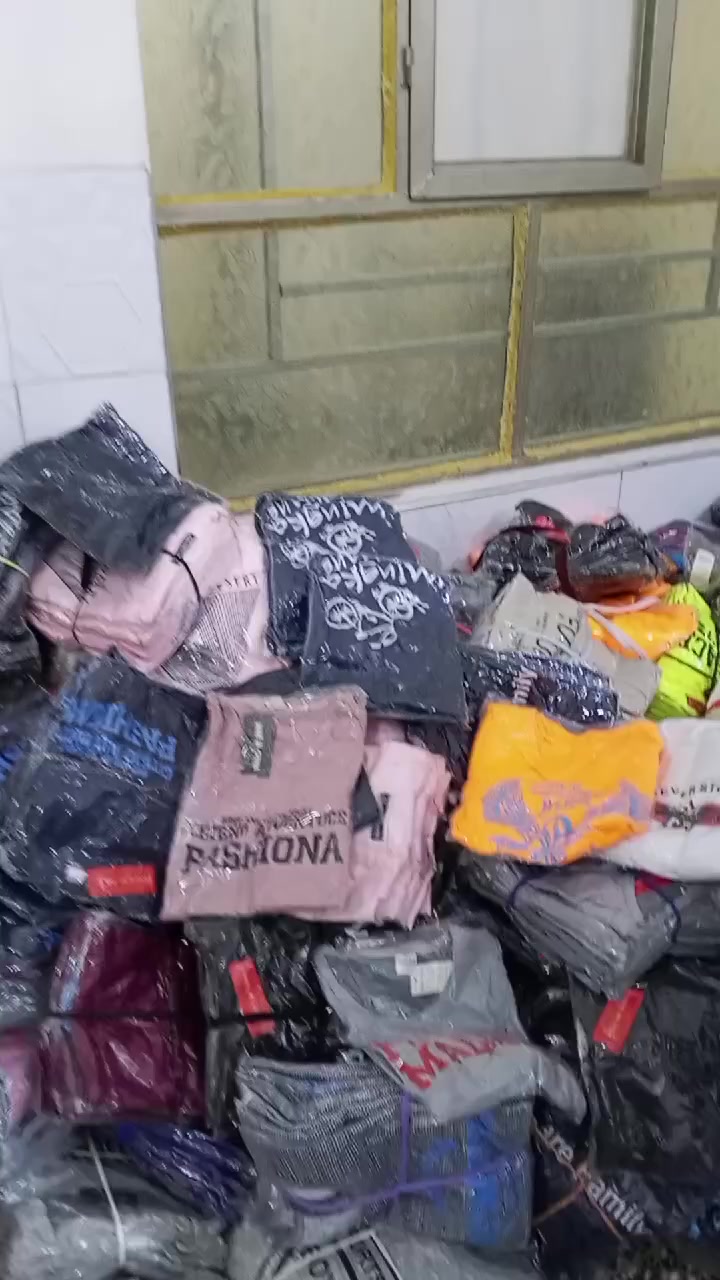 السلام عليكم شباب توفر تشيرت رجالي شبابي سعر الدرزن 13 الف يجي مشكل لون ومشكل قياس اقل طلب 5 درازن 
***********
