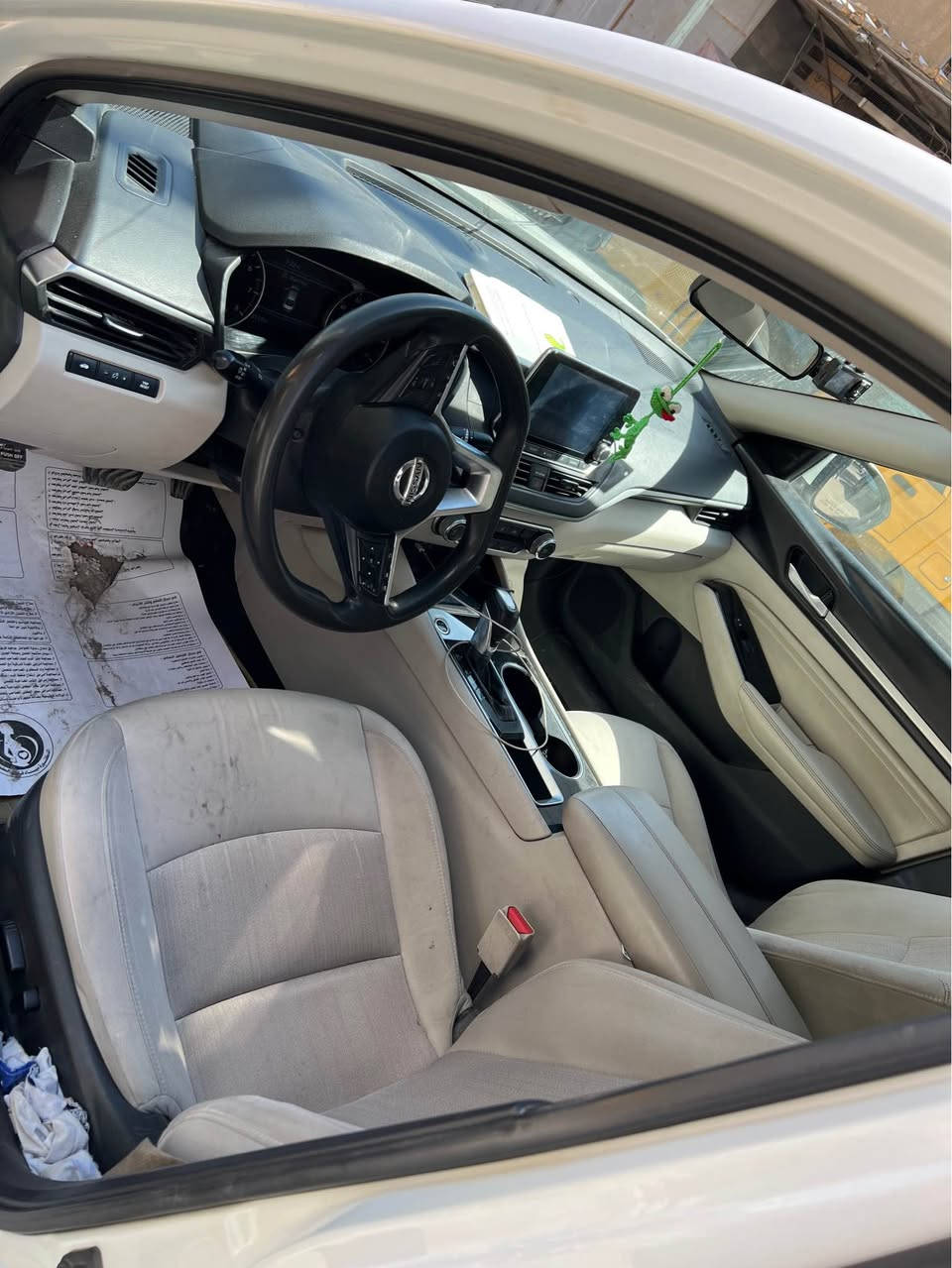 السلام عليكم 
نيسان التيما موديل2021
رقم بغداد بسمي شخصيا 
السعررر.119 بيه مجال 
مواصفات SV
سياره فول من عده السلايد
كشن كهرباء بصمه تشغل عن بعد
وبيه هواي مواصفات
داخل ابيض 
هاذ رقم شاصي بس دكه بالكوكل تطلعلك صور الحادث 1N4BL4DV8MN330979

ماشيه130 ميل
كير محرك صدر مكفول
صدر تايرات جاهزه
عده بعض النواقص اتصل وافهمك بيهن
حادثه بمريكا جاملغ وبنيد وبيه دواخل
اجتي  من امريكا بيه كلير بدون صبغ وممبين ابد بس بالسونار يطلع صفاح السيارة موس ابيع سياره حزام 
سياره حلوه وكاعده
مكاني بغداد الدوره جمعيه خير الله
*********** بغداد, العراق
