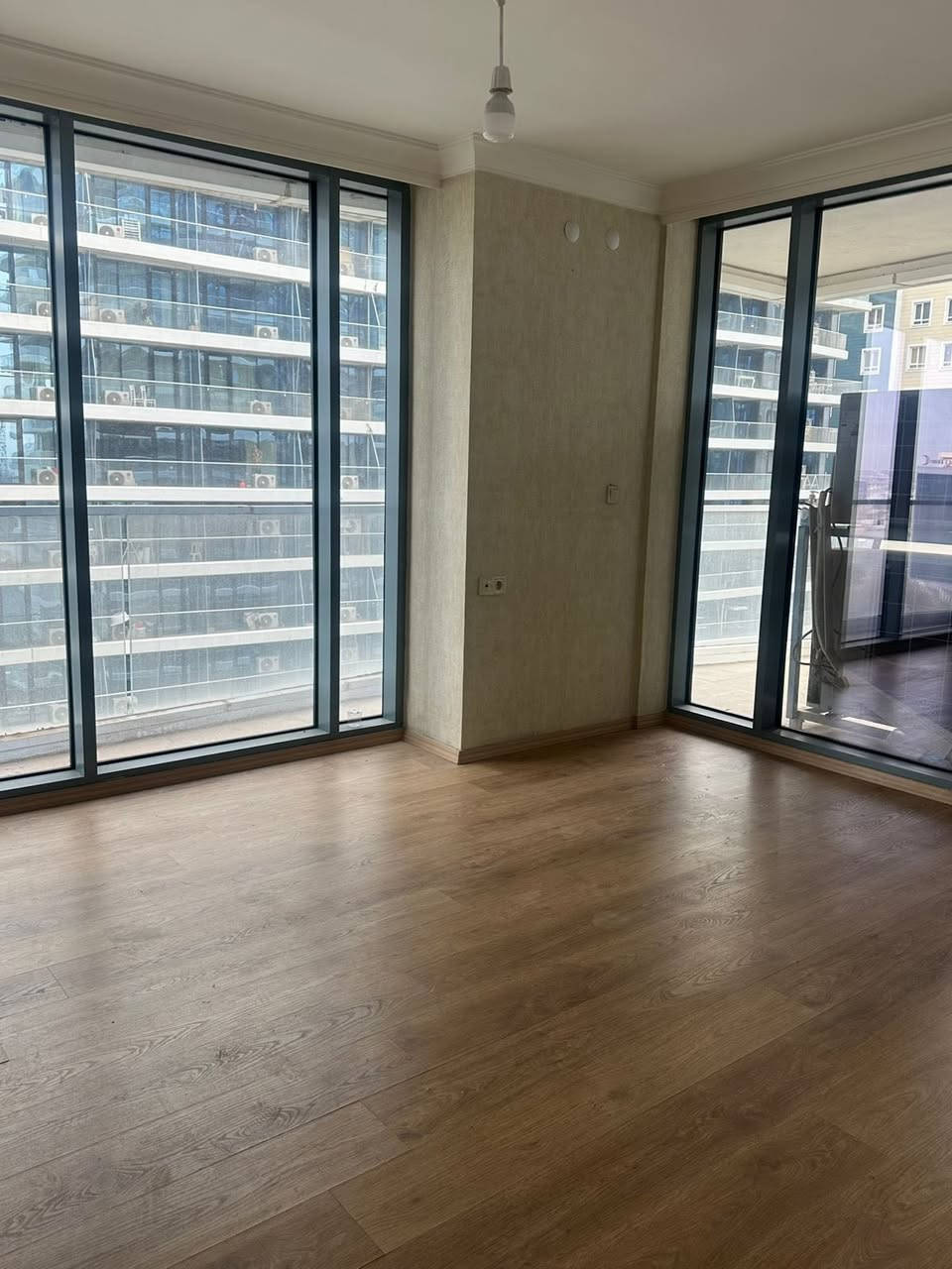 شقة في ويڤي اڤينيو 
السعر : 108،000$ ( قابل للتفاوض ) 
شقة : غرفتين نوم
الحمامات : 2 
المساحة : 112 متر  
ركن 
رقم الطابق : 8 
برج : A

للاستفسار والتواصل 
***********
