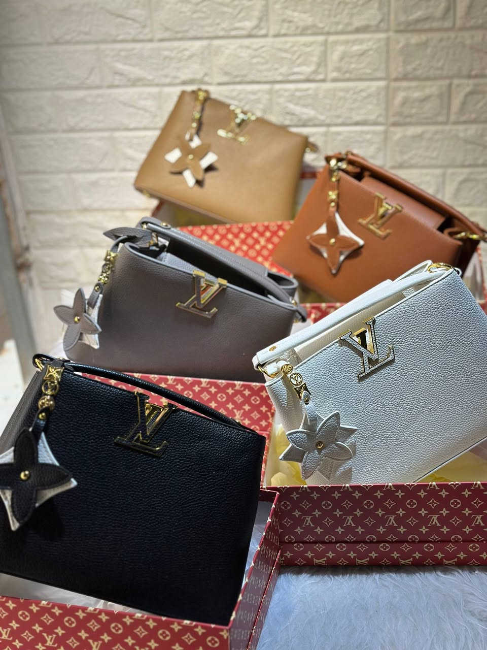 جملة و مفرد  …
حقائب كوالتي عالي 
تواصل معنا 🌸👌🏻
لدينا خدمة التوصيل لجميع محافظات العراق 🚕
📞  WhatsApp ***********.               
#العراق #الجملة #الشنطة #بصرة #بغداد #كربلاء #نجف #النجف #كركوك #كردستان. #الموصل #الكوت #السماوة  #حلة #الموصل #دهوك #زاخو #اربيل
