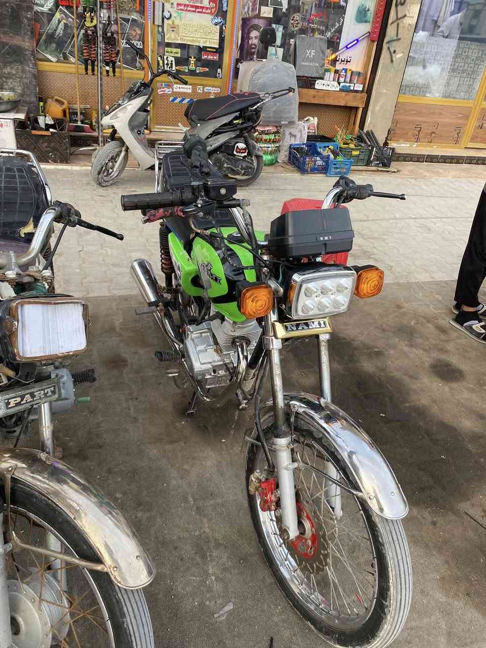 سلام عليكم دراجه ايراني نامه متياز اخت شلامجه اوراق اوراق مديل 2021 دراجه كامله من كلشي محرك مكفول من دخنه من نضوح شلعه ومعدل شرط ل120 ول باقي شوف العين سعرها 800 مكاني بصره ابو الخصيب رقمي ***********
