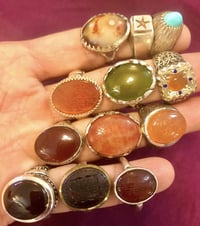 ١٢ خاتم • فضة ٩٢٥/٩٩٠ • ٦ مخطوطات