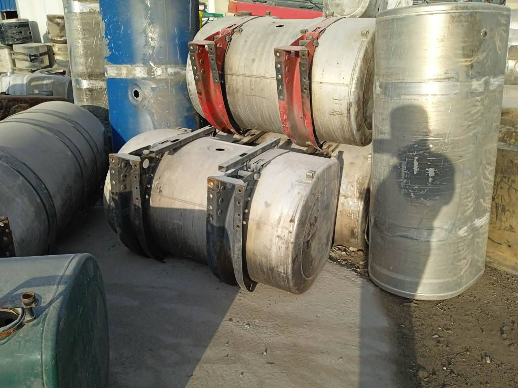 سە رە تا بە ناوی خوای گە ورە میهرە بان  تانکی گازگە ڵا بە گە ورە و بچوک مان هە یە لە 200لیتری تا 800لی تری هە مو جۆرێکمان هە یە کێویستی پە یوە ندی بە م ژم ***********  *********** رانية, السليمانية
