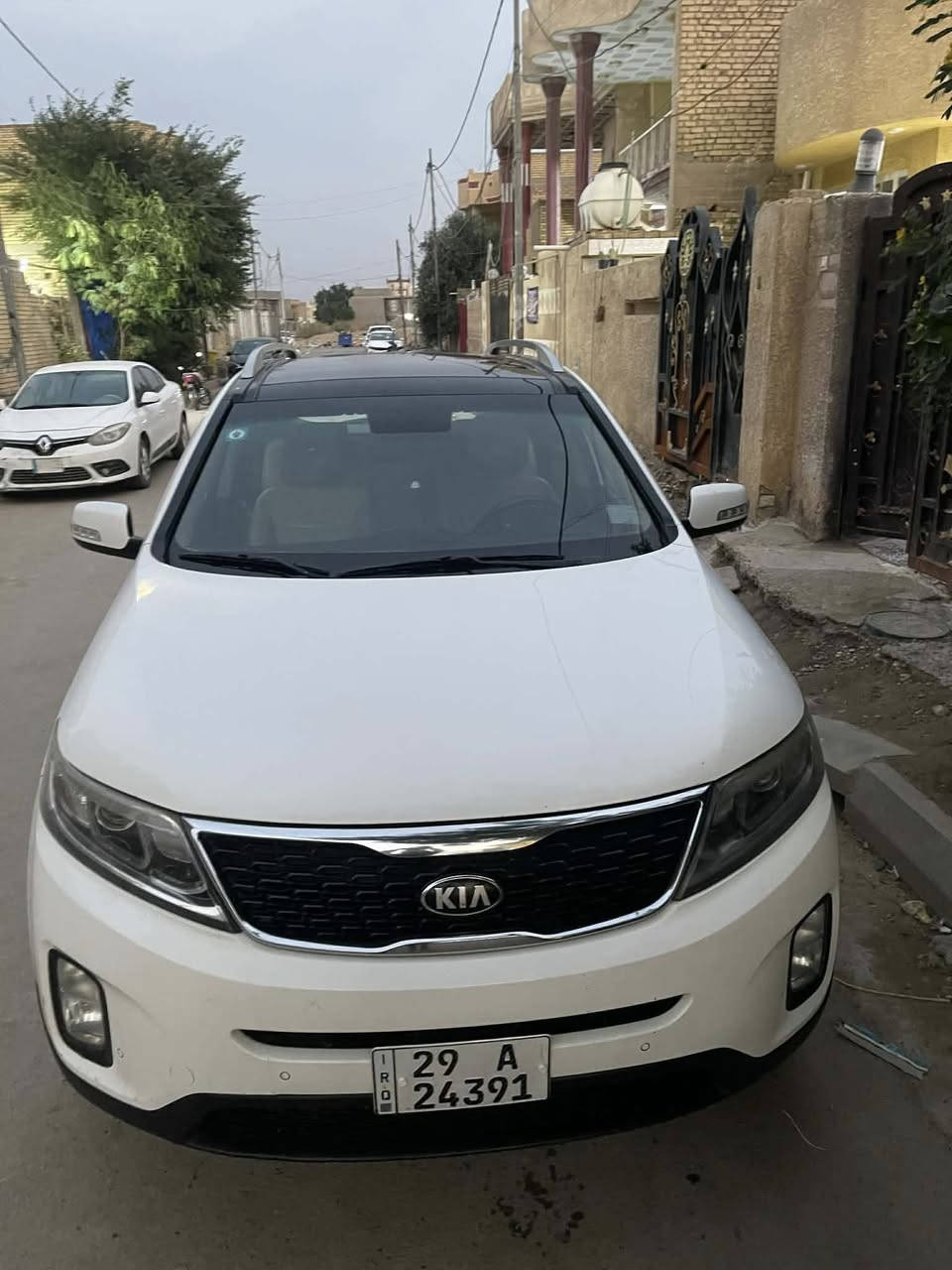 السلام عليكم

#سورنتو خليجي 1/1 
2014 
#رقم_واسط_دولي_بسمي 

محرك 6 سلندر  
المواصفات،،،،،،
بانوراما طكتين
بصمه تشغيل 
بصمه ابواب
7 راكب دواخل بيجي
3 قطع تبريد
كشن كهرباء
كشنات جلد  
حساس خلفي 
حساس امامي 
لد امامي 
تحكم مقود 
مثبت سرعه 
ECO اقتصادي 
اناره داخليه بلاديه 
ماشيه 197 حقيقي 
السونار موجود مع المنشور 
السعر 192 وبيها مجال

 

للاستفسار 
***********
