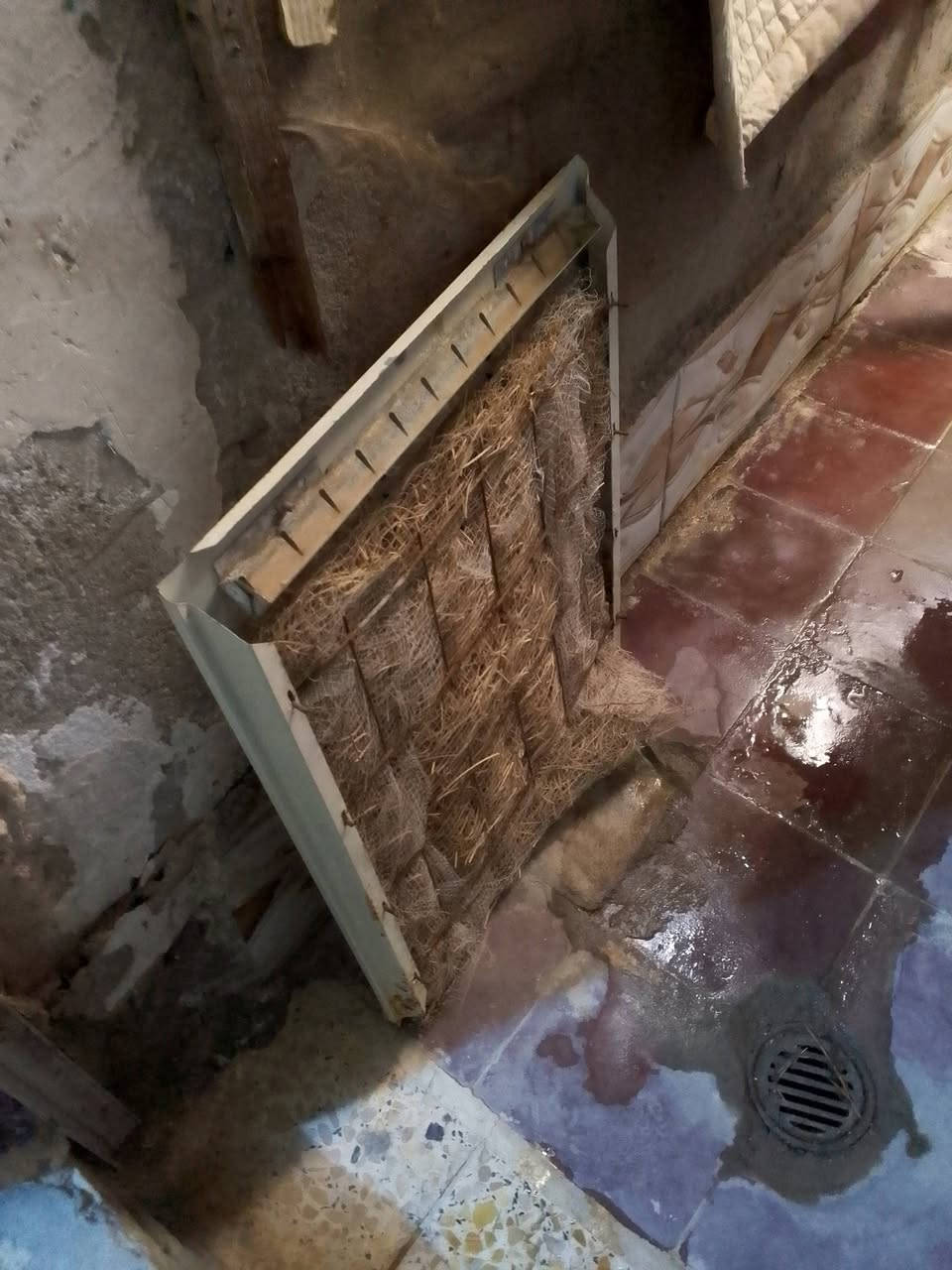 السلام عليكم 
عندي مبردات ثلاثة واحدة حديد نوع الوني سعرها ب ٦٠ الف وثانية مبردة بلاستك حجم وسط اسمها نسمة صنع الماني جيرمني سعرها ب ٦٠ الف وثالثة مثل سبلت حجم صغير طولانيه وياها ريموت سعر ب ٥٠ الف مع معرض ثلاثة خانات صنع ايراني ب ٧٠ الف مكاني مركز ناصرية بحي الصالحية بالقرب من شارع العروبة على شارع ابراهيم الخليل عليه السلام يم مجمع سيد حمودي لبيع الدراجات النارية سابقاً وبصفه محل تصليح البلازمات اسمه فاضل الحسناوي بالفرع على ايدك اليمنى مقابيل الحديقة تلفون ***********
